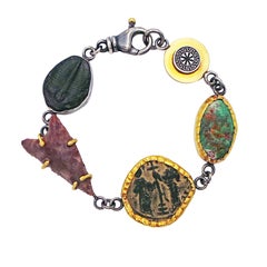 Bracelet bohème d'antiquités en objets anciens, pièces de monnaie byzantines, fossiles et turquoises