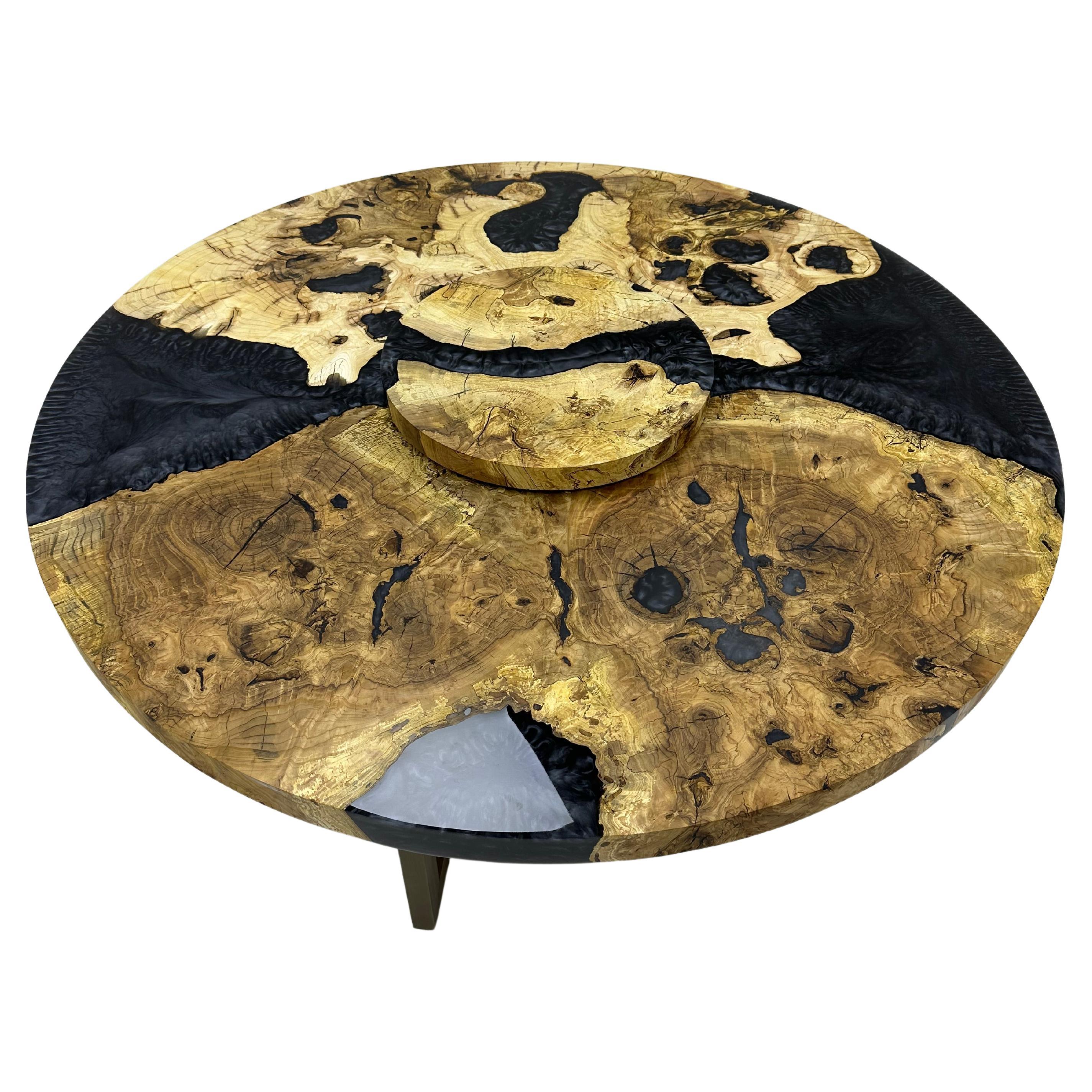 Table ronde en bois de frêne ancien en résine époxy en vente