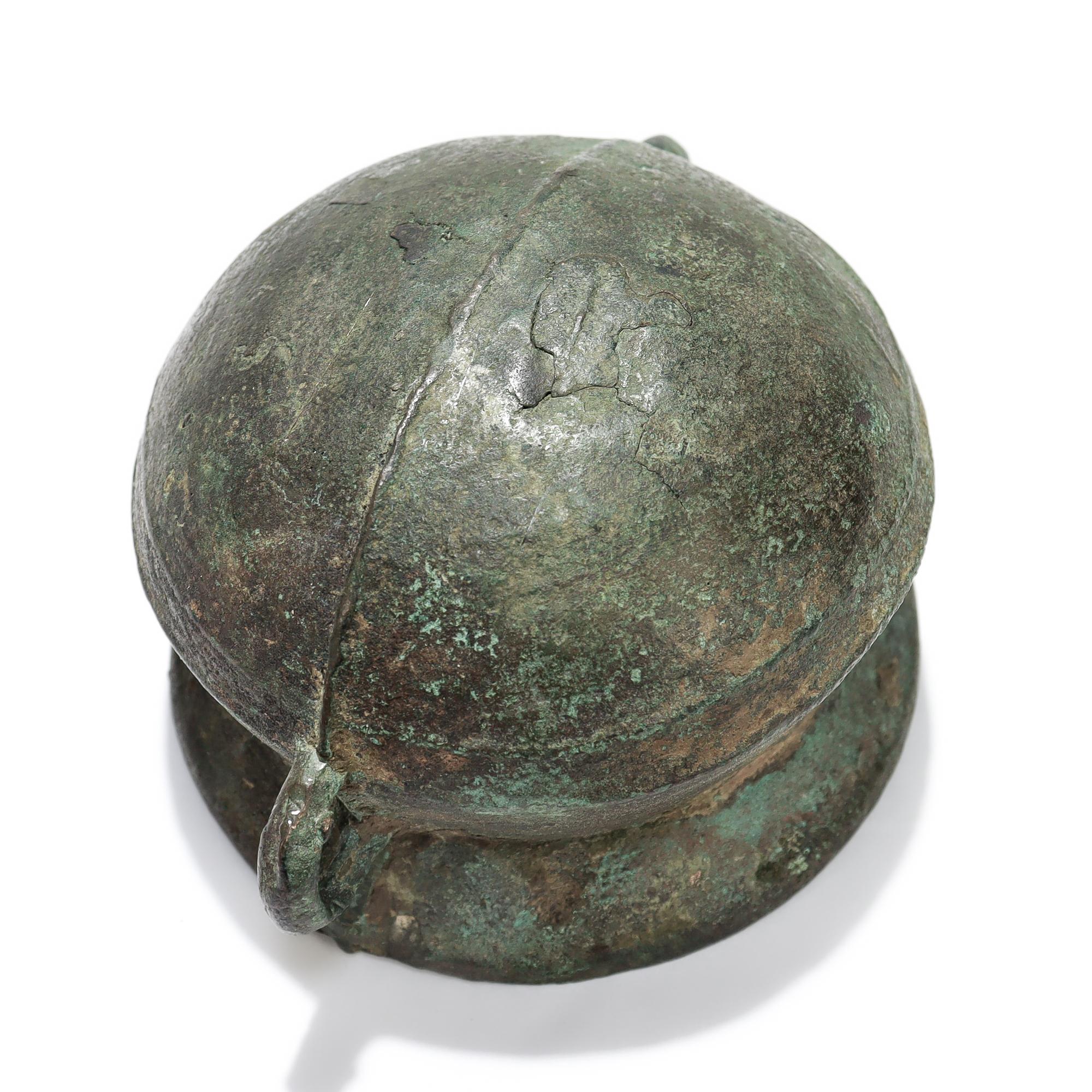 Ancien bol ou pot asiatique en bronze à deux anses en vente 6