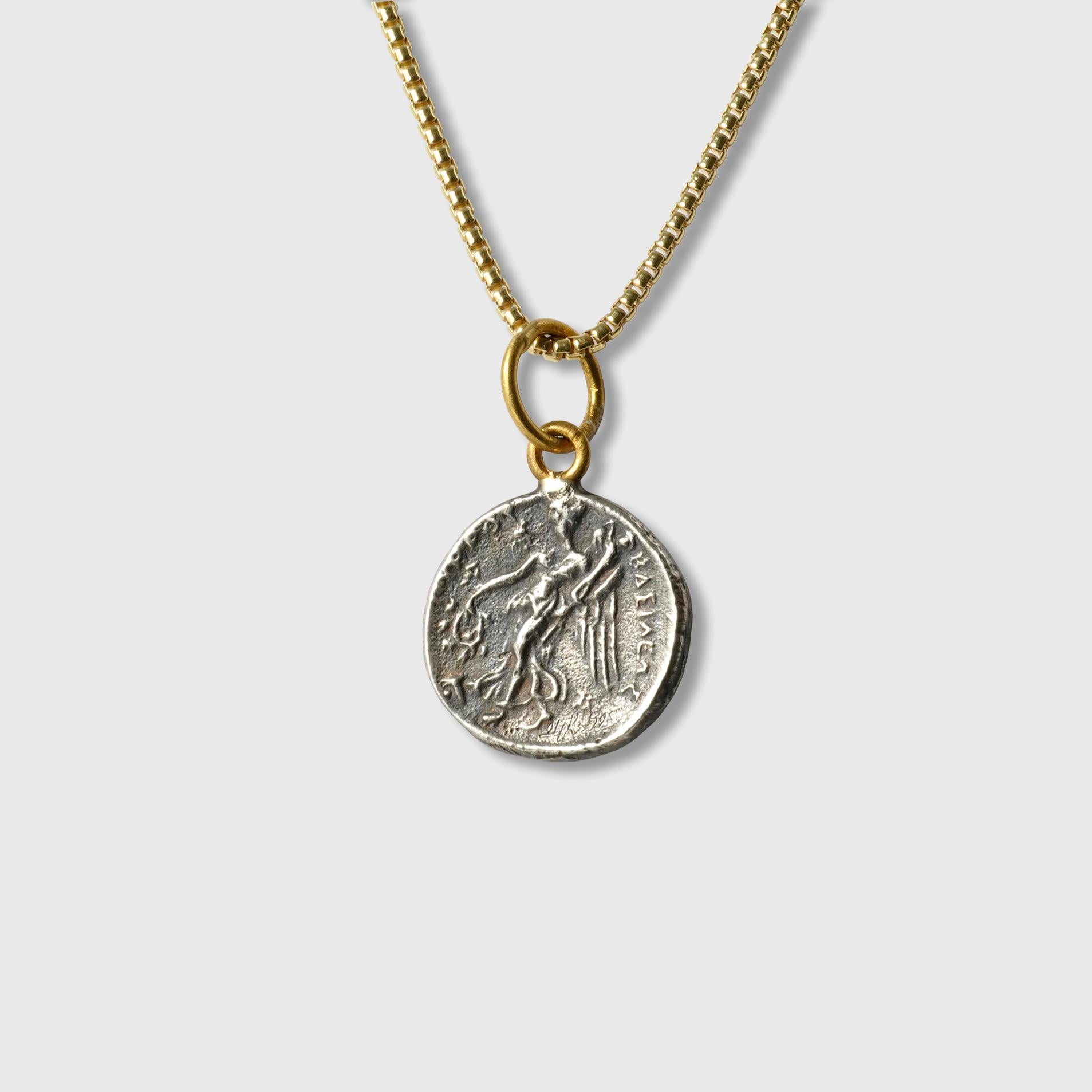 Taille ronde Athéna antique, déesse de la sagesse Réplica pièce de monnaie Tétradrachme Charm, or 24K diamants en vente