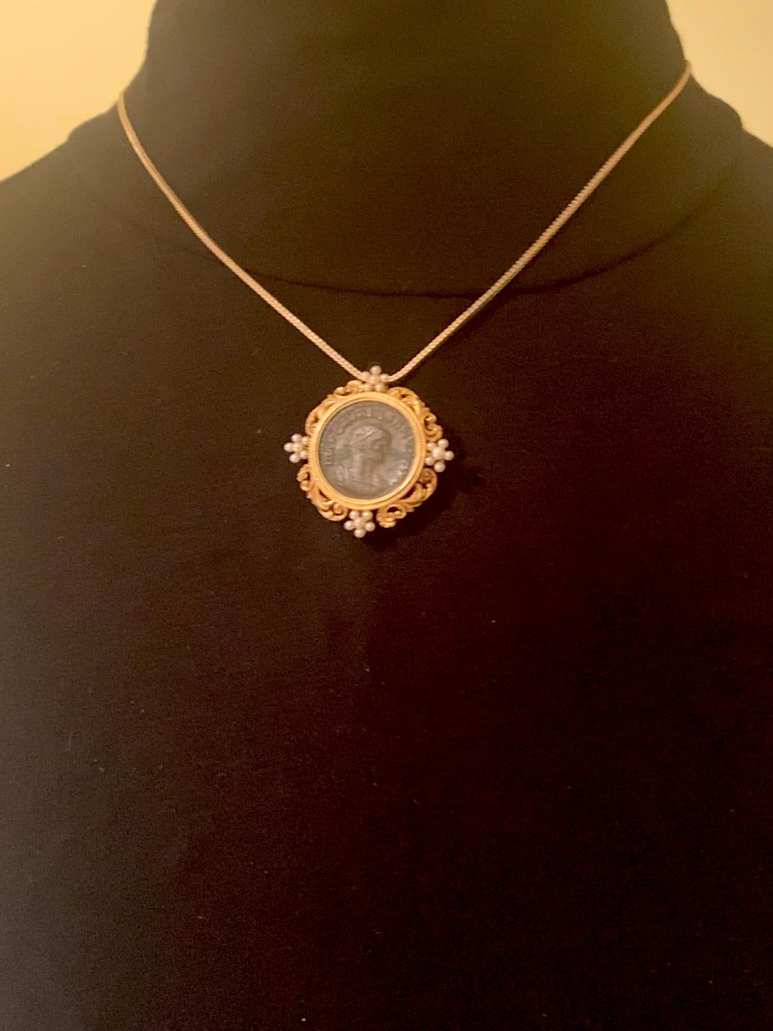 Ancient Aurelian Roman Coin Antique Renaissance Revival 14K Yellow Gold Pendant In Good Condition For Sale In New York, NY