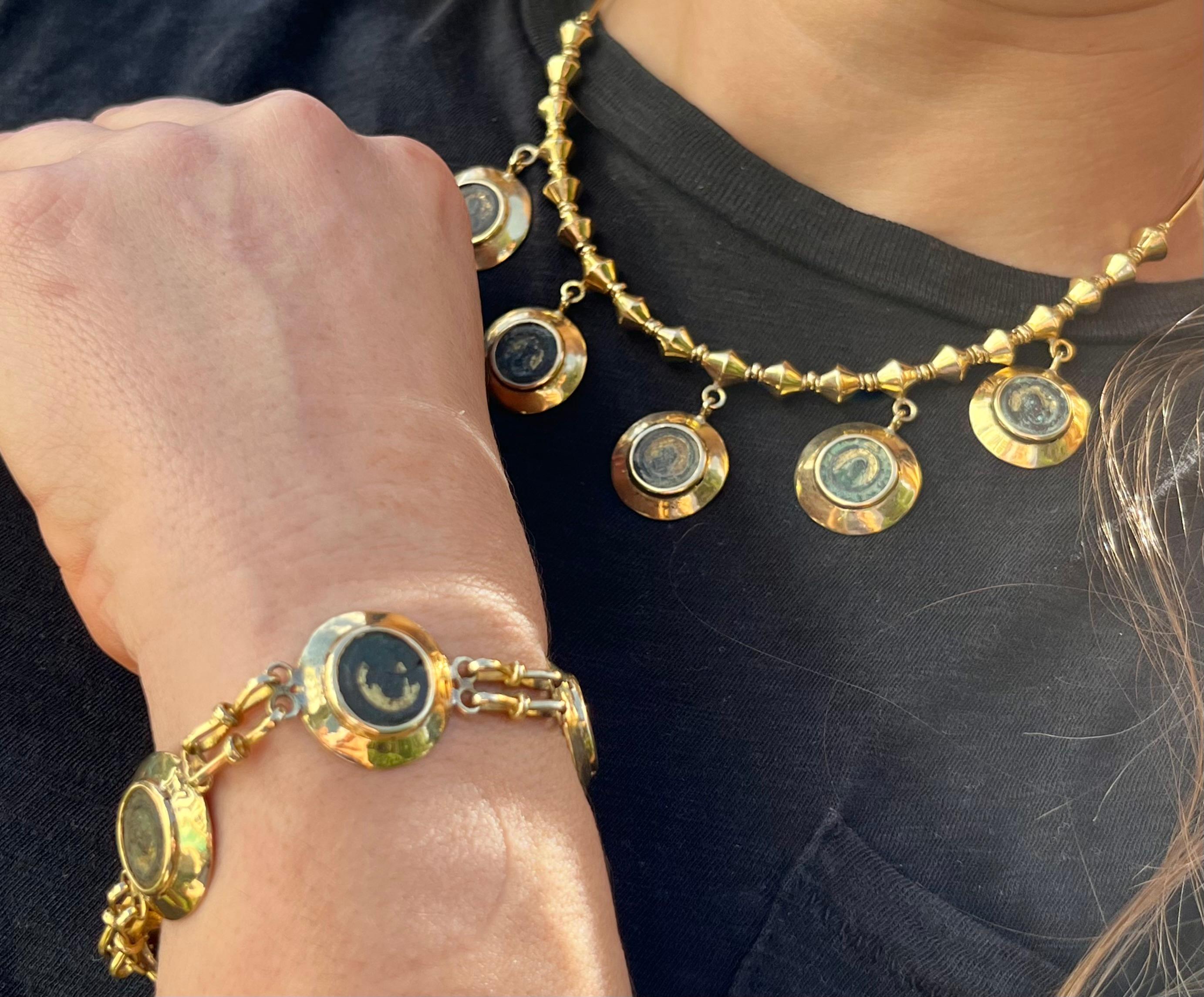 Collier et bracelet ancienne pièce de monnaie dorée Axum en or jaune 18 carats en vente 8
