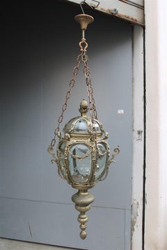 Ancienne lanterne de style baroque en fusion de bronze avec petits anges en verre incurvé