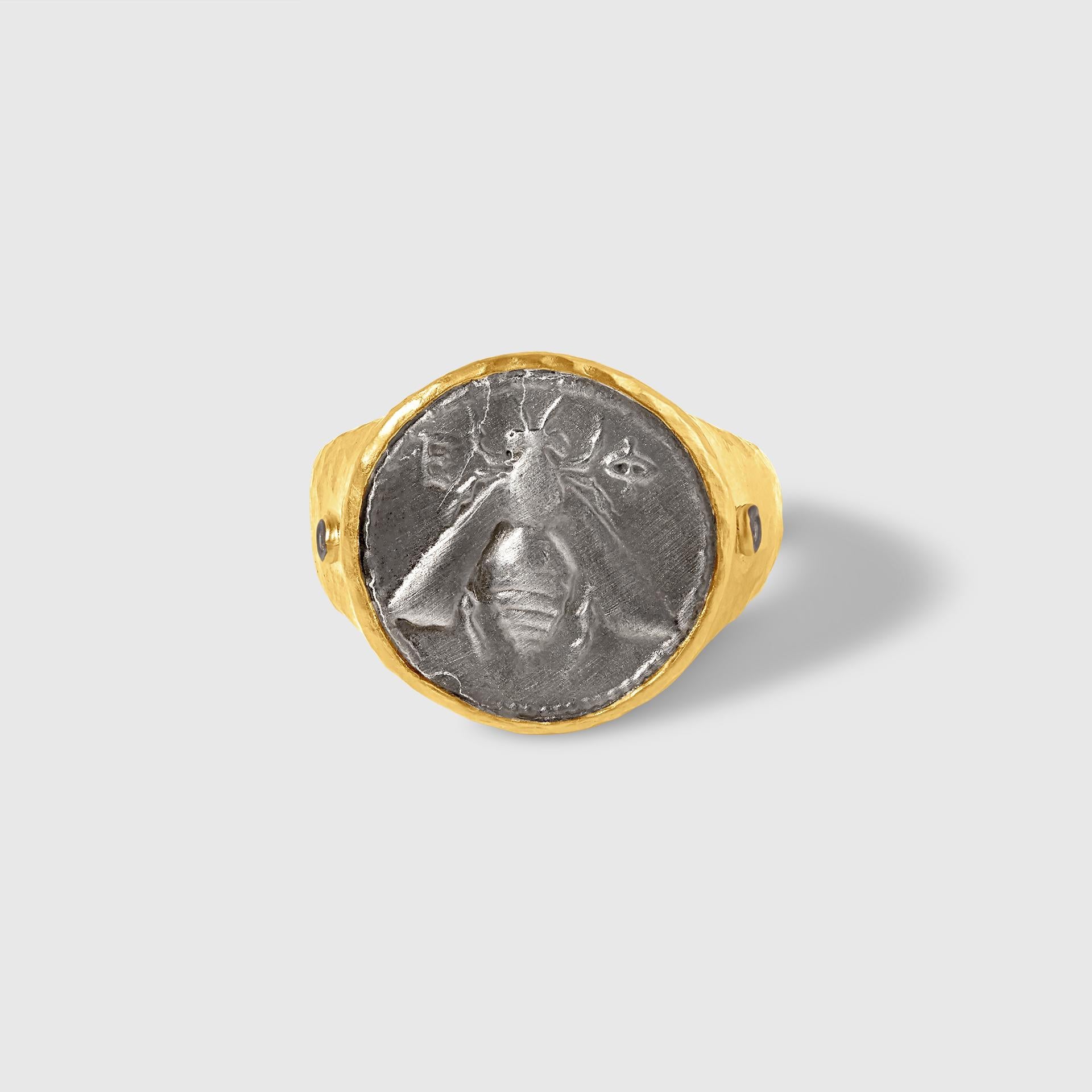 Kurtulan Bague ancienne pièce de monnaie en forme d'abeille avec diamants, or martelé, or 24kt et argent en vente 10