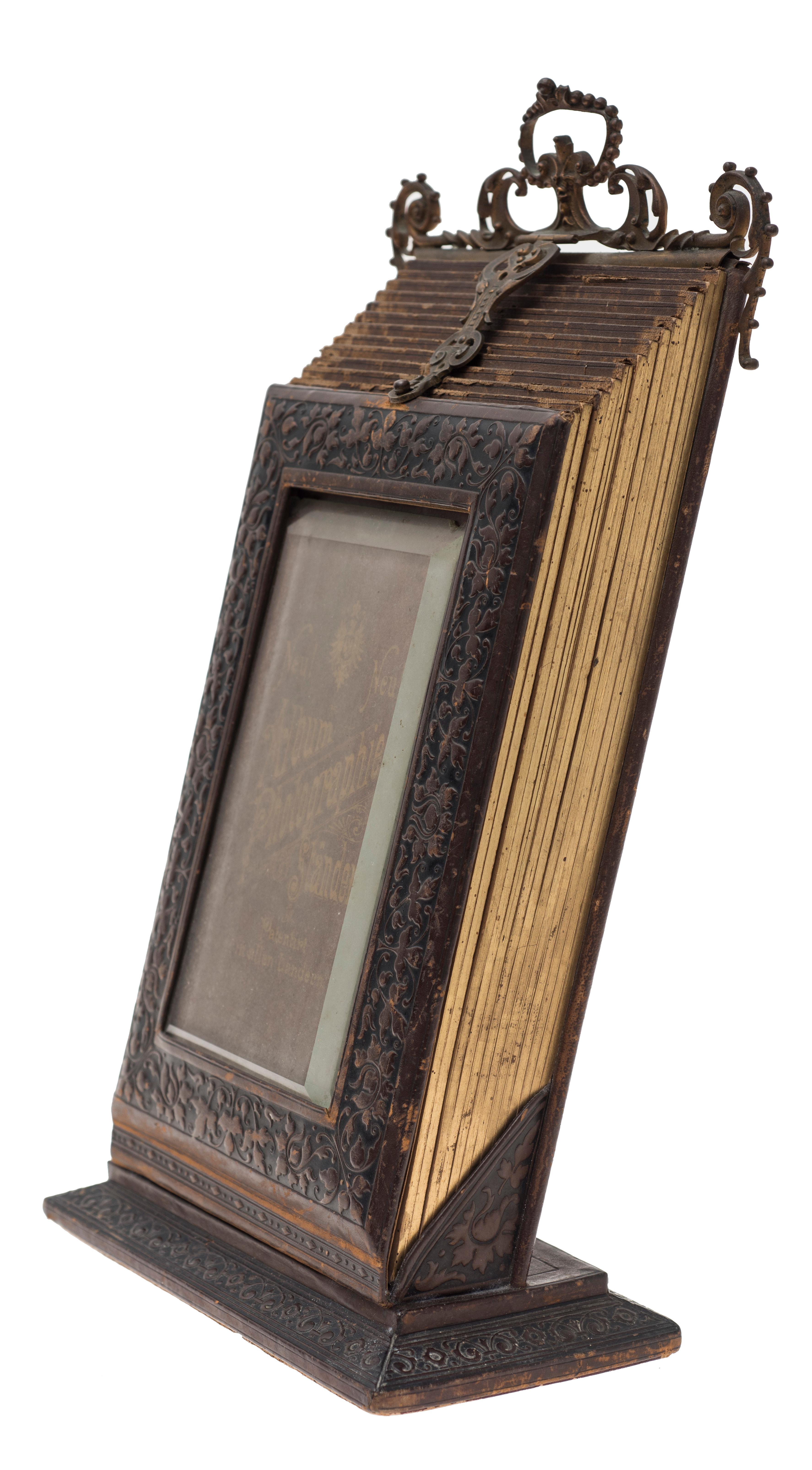 Ancient Bellowes photo frame by German Manufacture mid-19th century in wood, leather, bronze and crystal.
It includes ancient photo portraits of a noble Italian family of circa 1880.
Very rare and in good conditions.

This object is shipped from