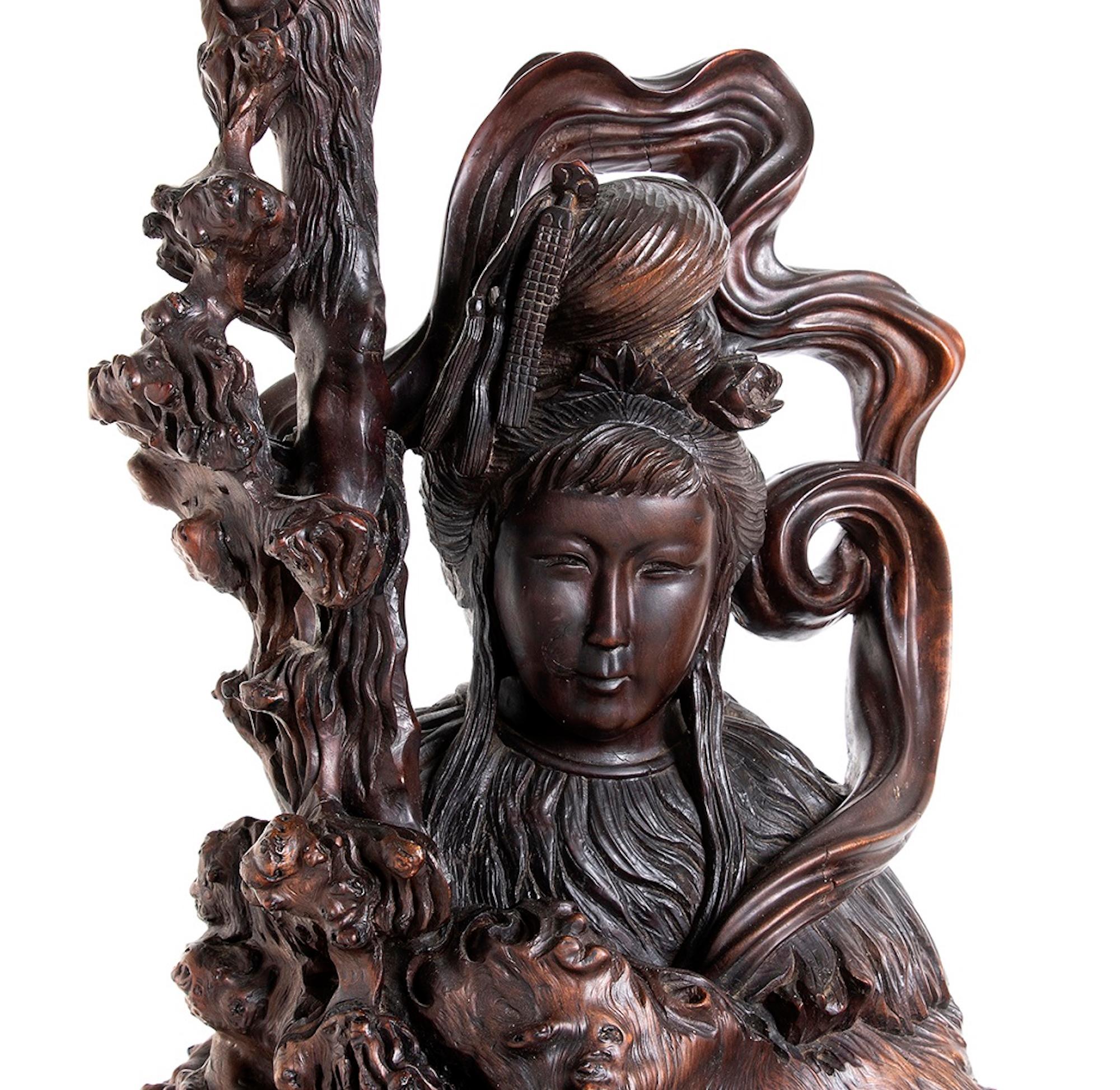 Big Guanyin, Qing dynasty, China is an original artwork realized in China in the second half of the 19th century.

Wood root.

Provenance: Italian Family Private Collection, gift by a Hong Kong Art Collector during the 1970s.

Good conditions.