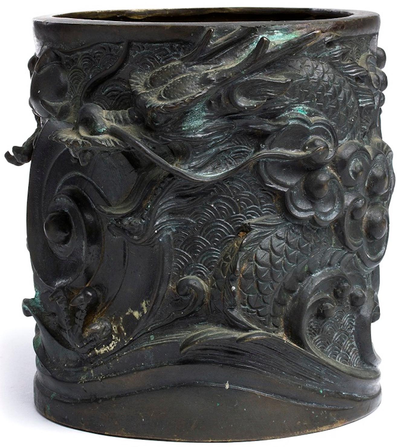 Bronze brush holder, Qing Dynasty, China is an original artwork, a traditional Bitong, realized in China during the Qing Dynasty.

Bronze.

Provenance: Private Collection.

Bronze Brush Holder is an original product that presents a high relief