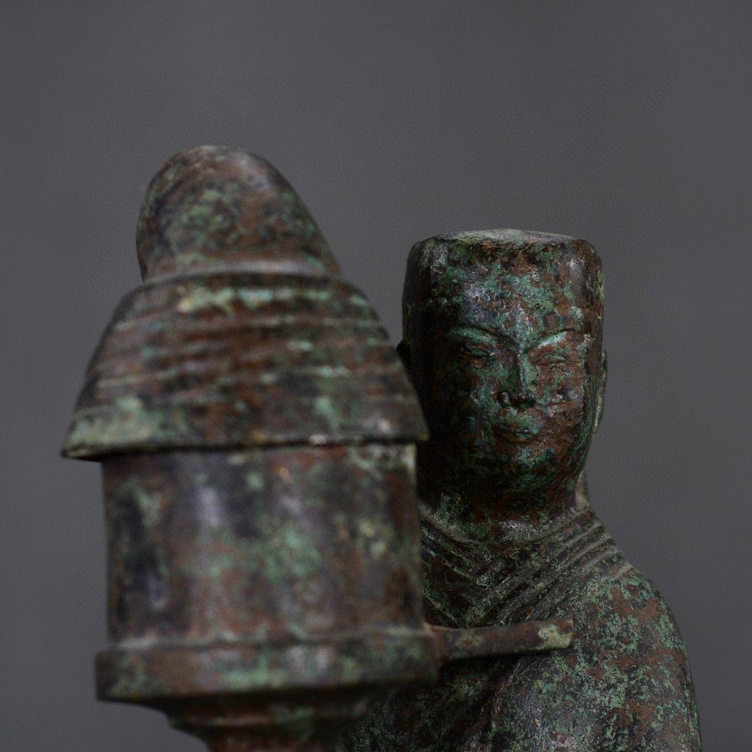 27cm Vintage Bronze Kneeling Down Human Hands Holding Lantern Statue For Sale 3