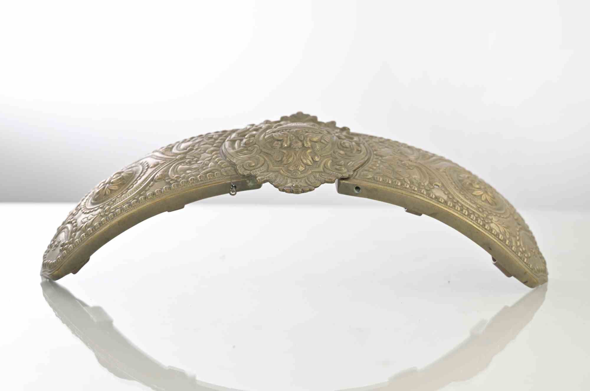 Ancienne boucle de ceinture bulgare, XIXe siècle.

Métal doré.