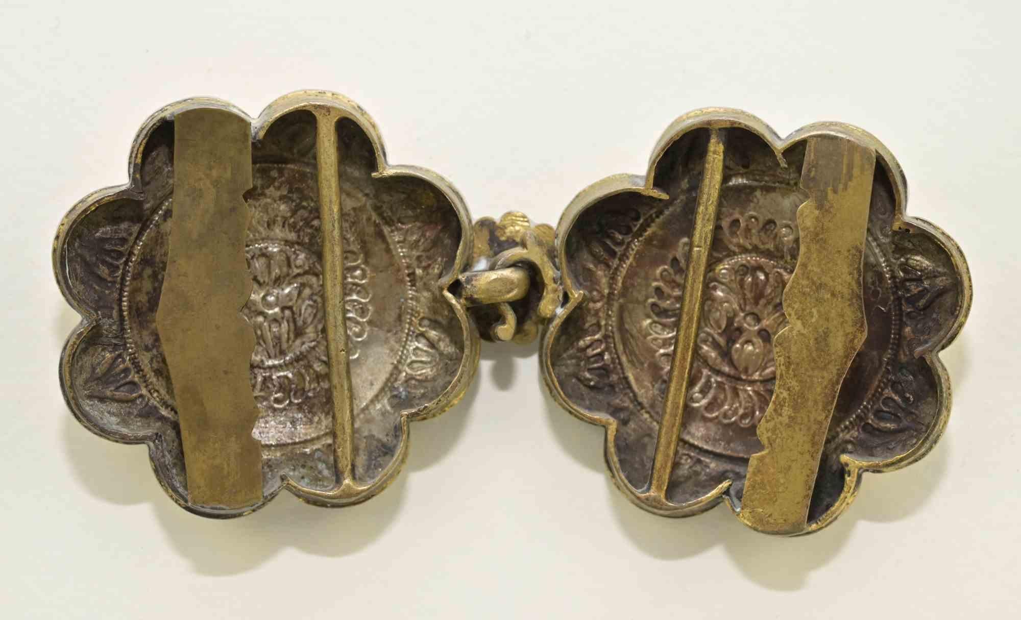 Ancienne boucle de ceinture bulgare réalisée en métal doré.

Sculptée à la main.

Très bon état.