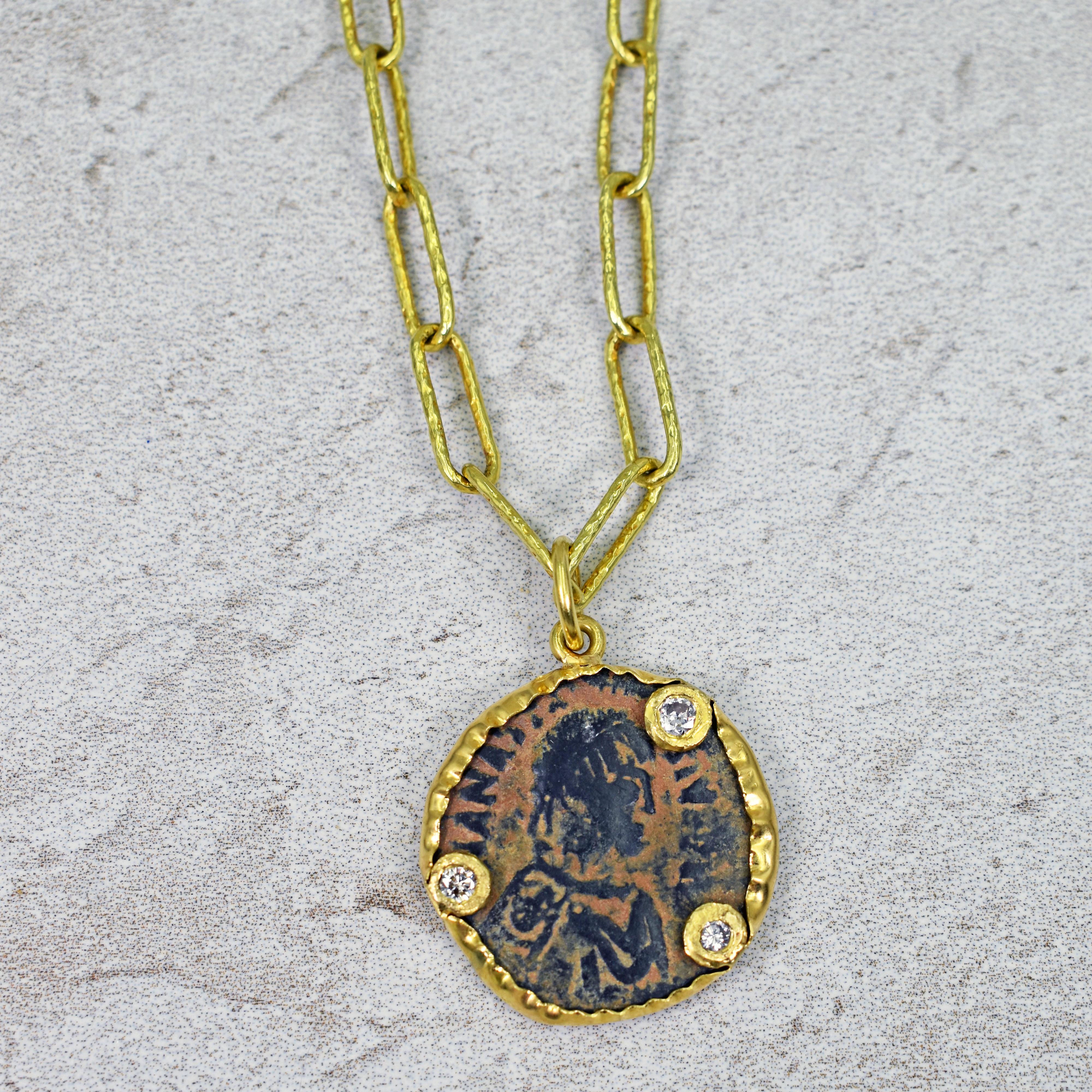 Contemporain Collier pendentif en or 22 carats avec pièce de monnaie byzantine et diamants en vente