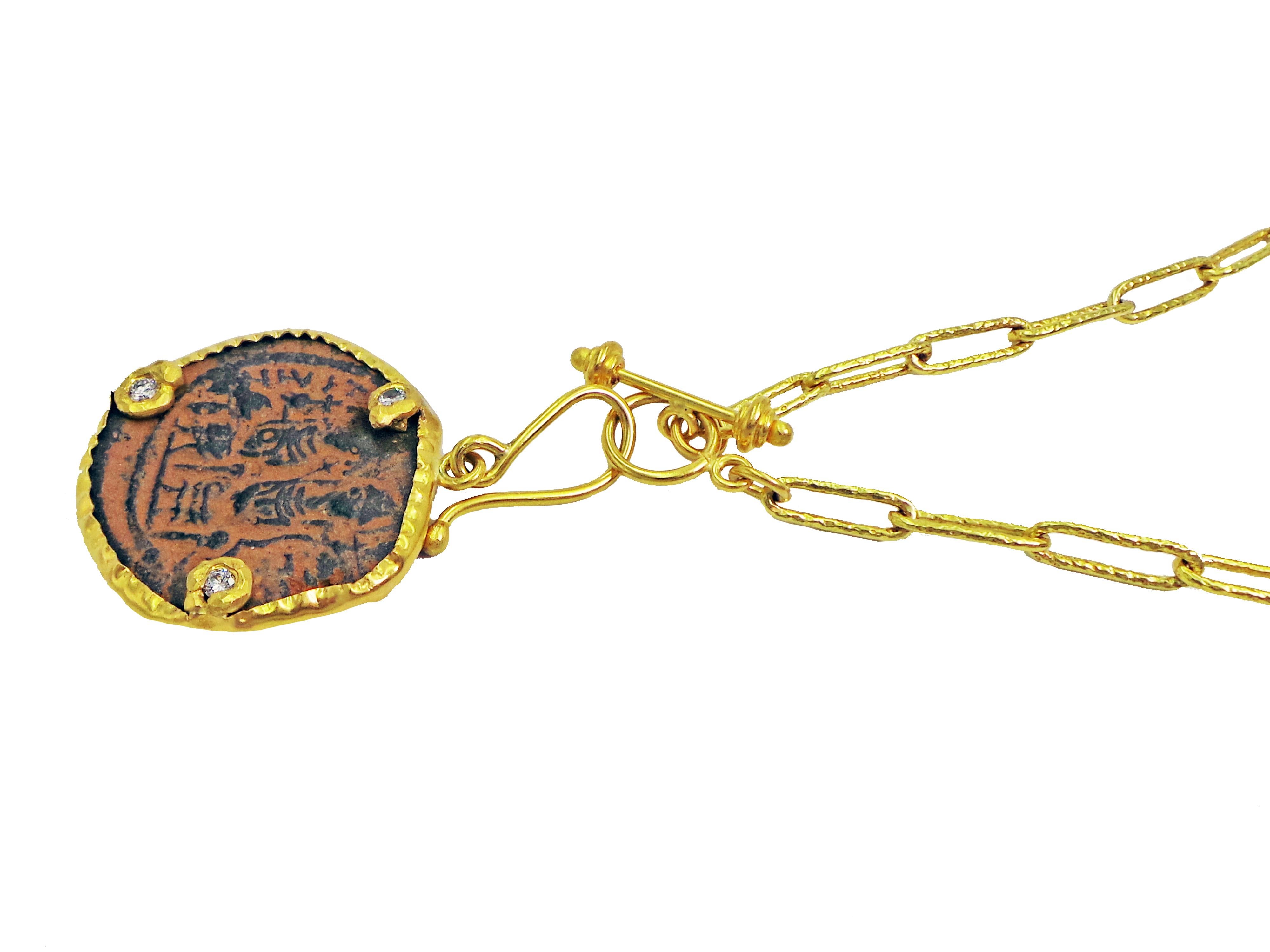 Collier pendentif en or 22 carats avec pièce de monnaie byzantine ancienne en bronze et diamants Neuf - En vente à Naples, FL