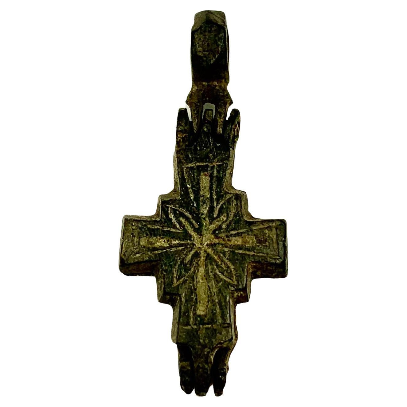 Ancienne croix relique byzantine gravée à double face en bronze, 9e-12e siècle