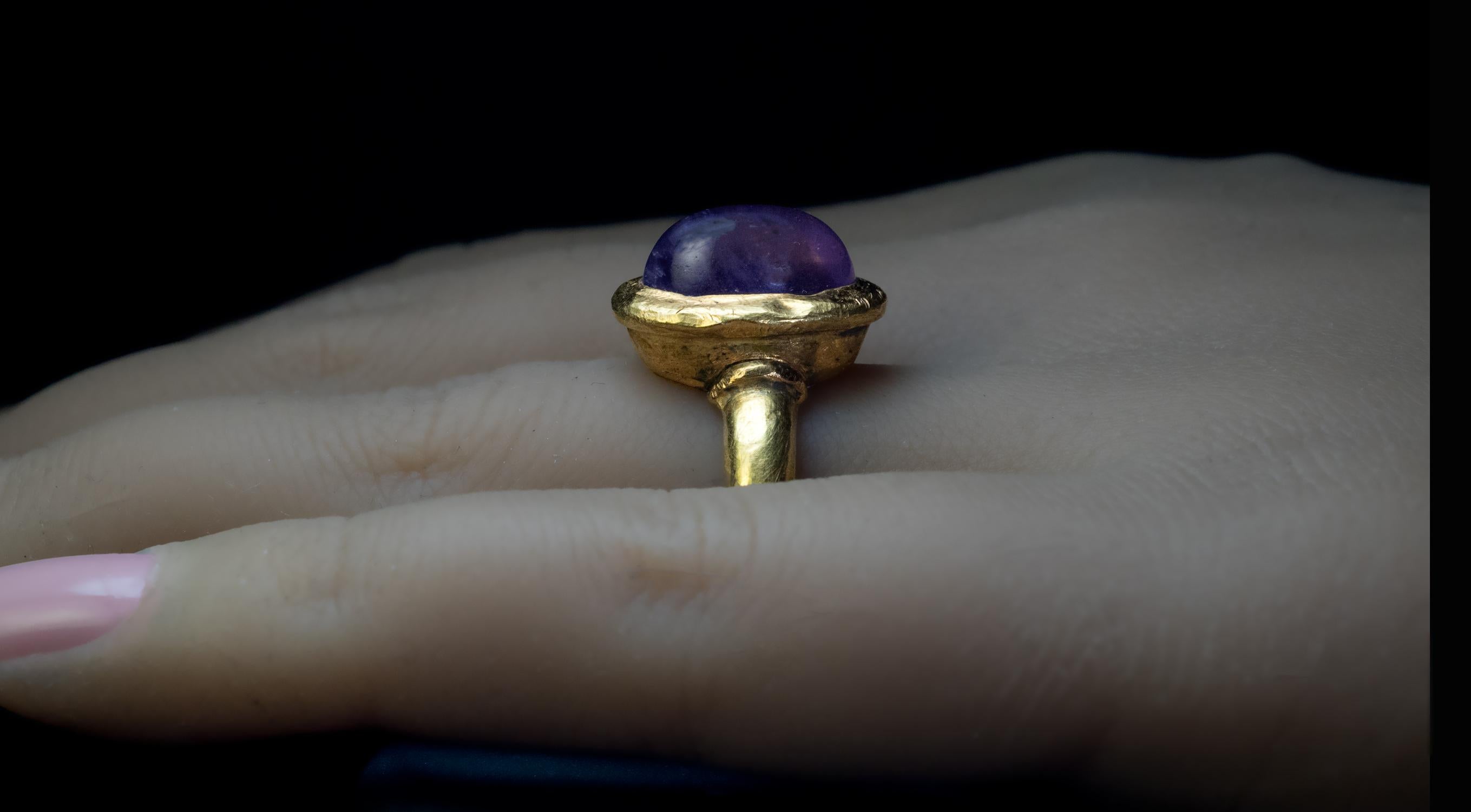 Women's or Men's Ancient Byzantine Cabochon Amethyst Gold Ring For Sale