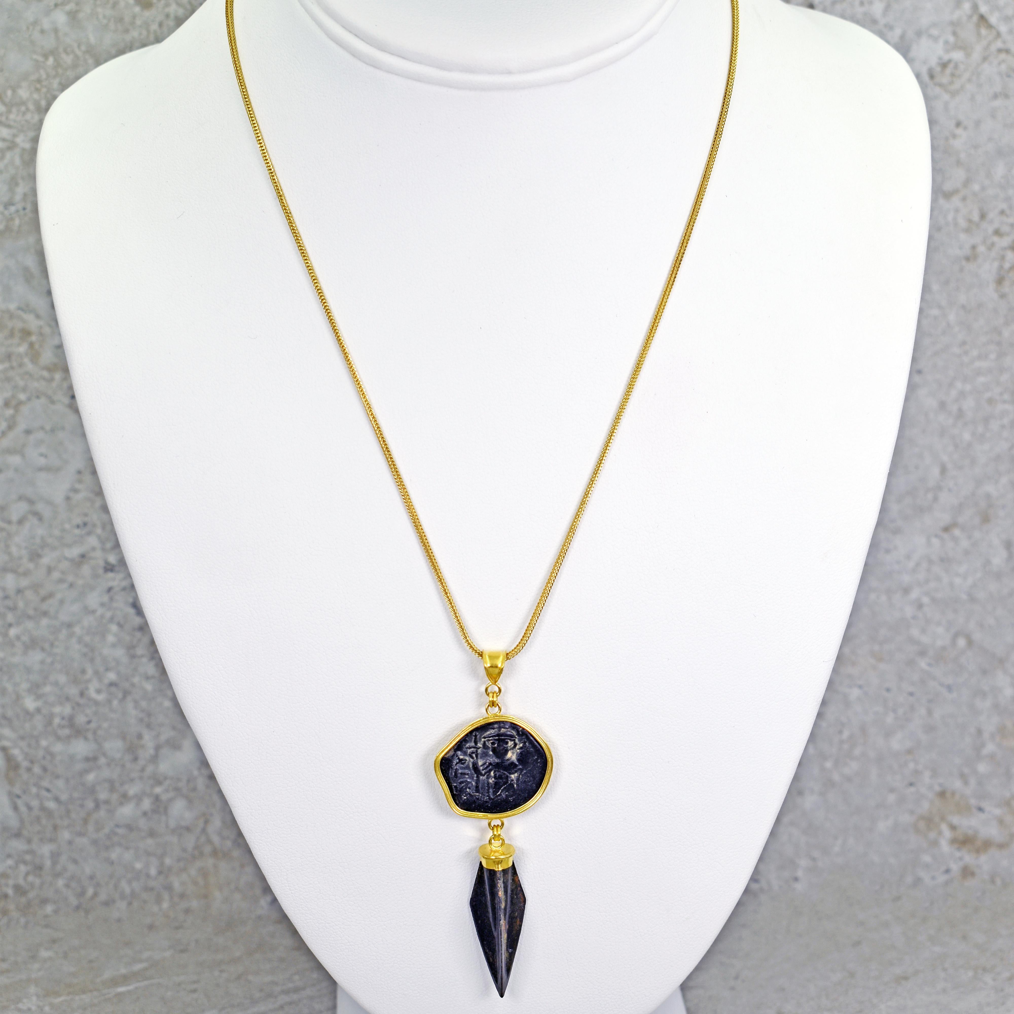 Ancient Byzantine Coin and Roman Arrowhead 22 Karat Gold Pendant Necklace In New Condition In Naples, FL