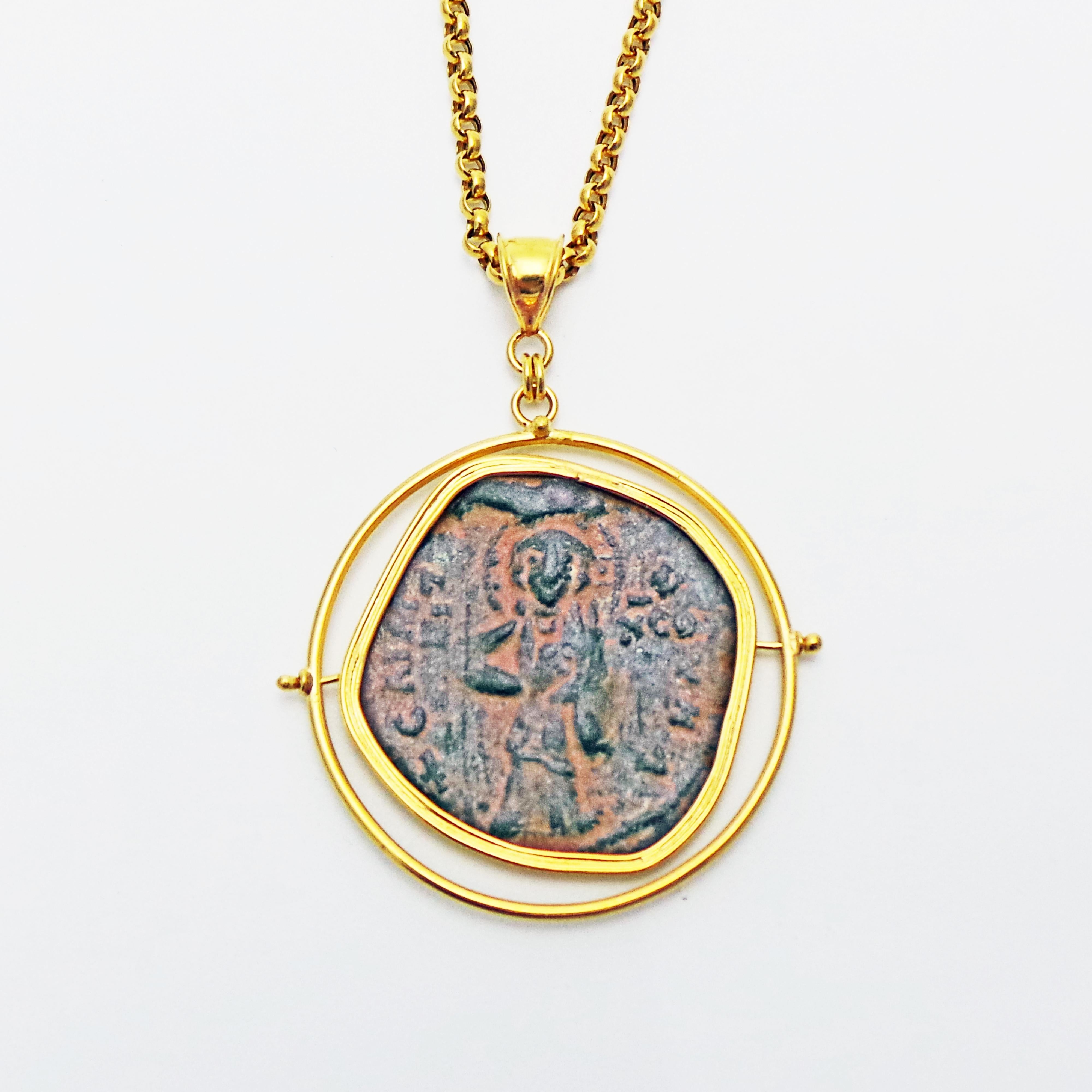 Byzantin Collier avec pendentif réversible en or 22k en forme de pièce de monnaie byzantine ancienne en vente