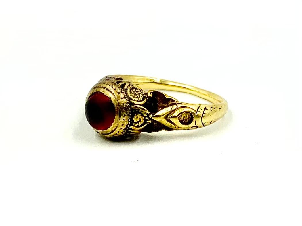 Ancient Byzantine High Carat Gold Cabochon Garnet Amulet Ring with Hidden Cross In Good Condition For Sale In New York, NY