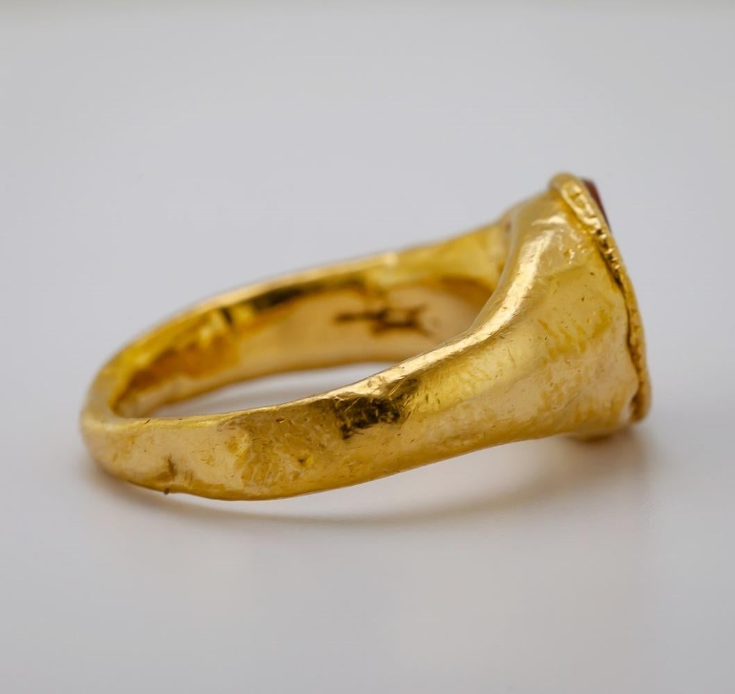 Antiker Karneol-Intaglio-Ring aus Gelbgold (Ungeschliffen) im Angebot