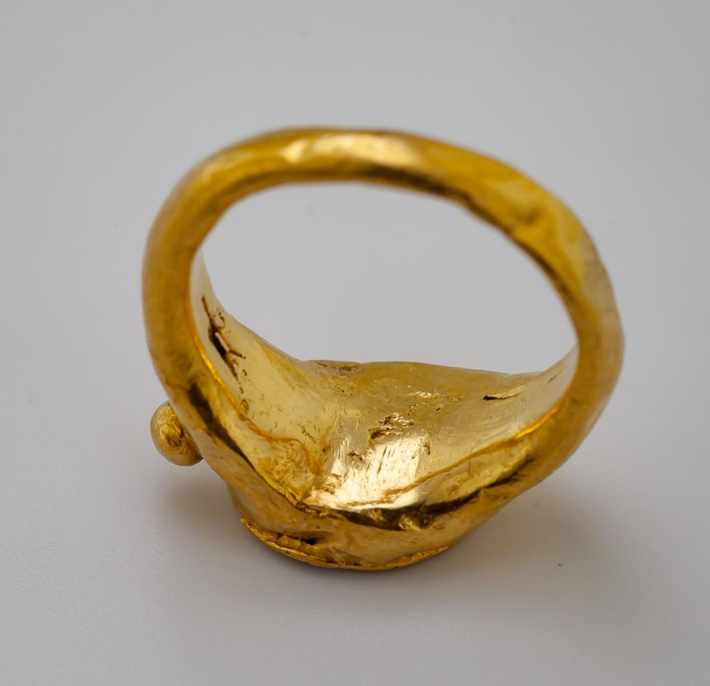 Antiker Karneol-Intaglio-Ring aus Gelbgold im Angebot 1