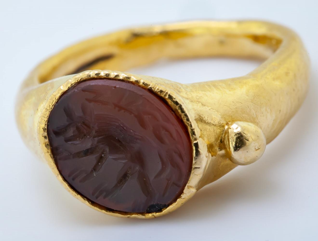 Ancient Carnelian Intaglio Yellow Gold Ring In Good Condition For Sale In Pleasant Hill, CA