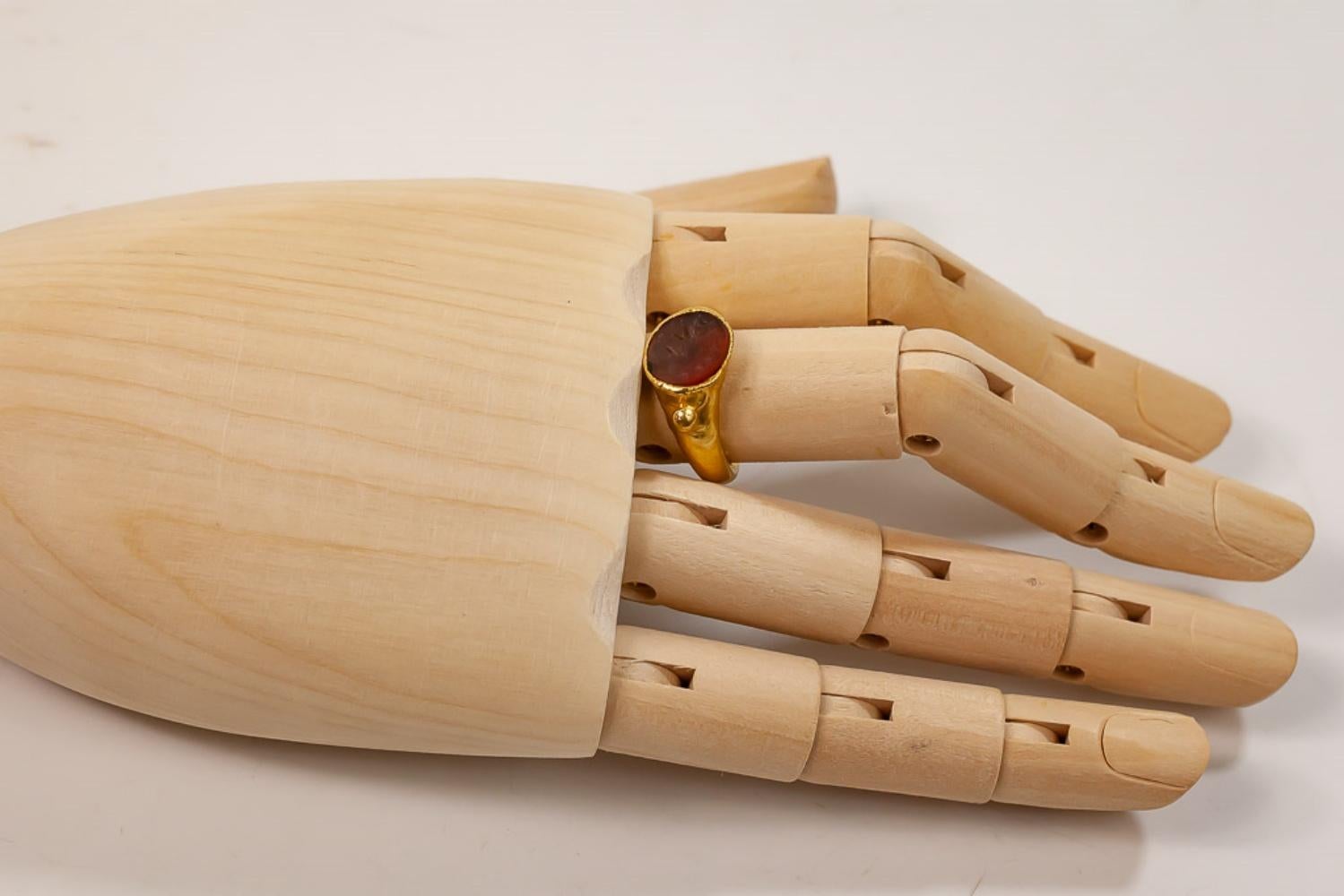 Antiker Karneol-Intaglio-Ring aus Gelbgold im Angebot 3