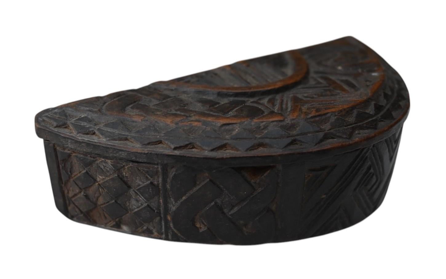 Antiguo estuche de maquillaje tallado de la tribu kuba, Dr. Congo Congoleño en venta
