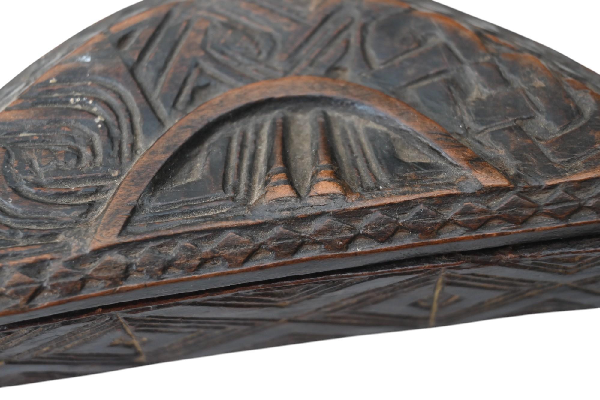 Antiguo estuche de maquillaje tallado de la tribu kuba, Dr. Congo Madera en venta