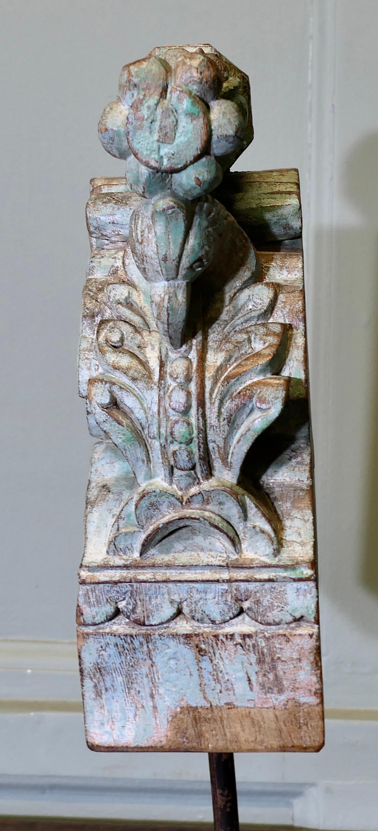 Antica decorazione architettonica indiana in legno intagliato del tetto    Un pezzo bellissimo In condizioni buone in vendita a Godshill, Isle of Wight
