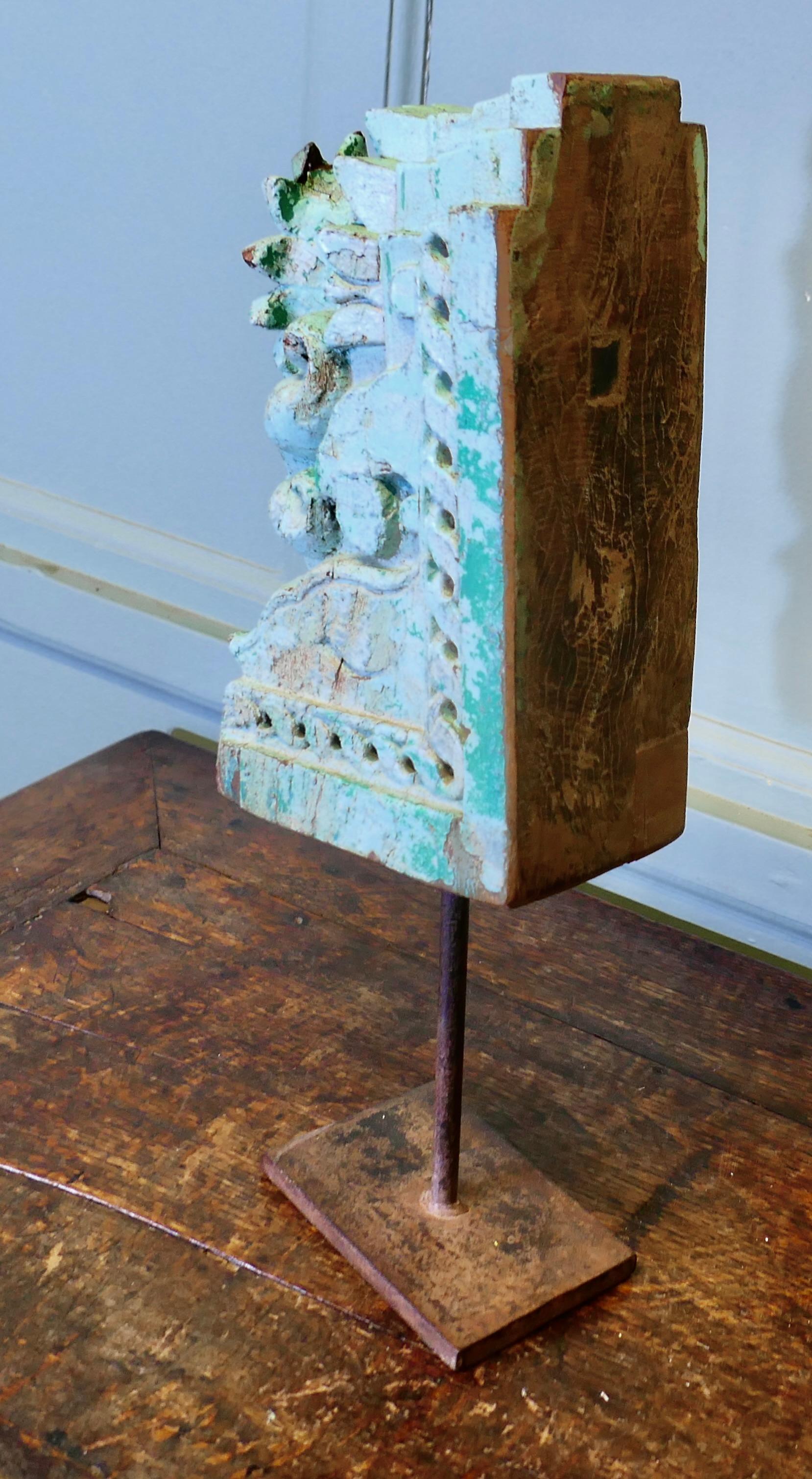 XIXe siècle Ancienne décoration de toit architecturale indienne en bois sculpté    Une belle pièce en vente