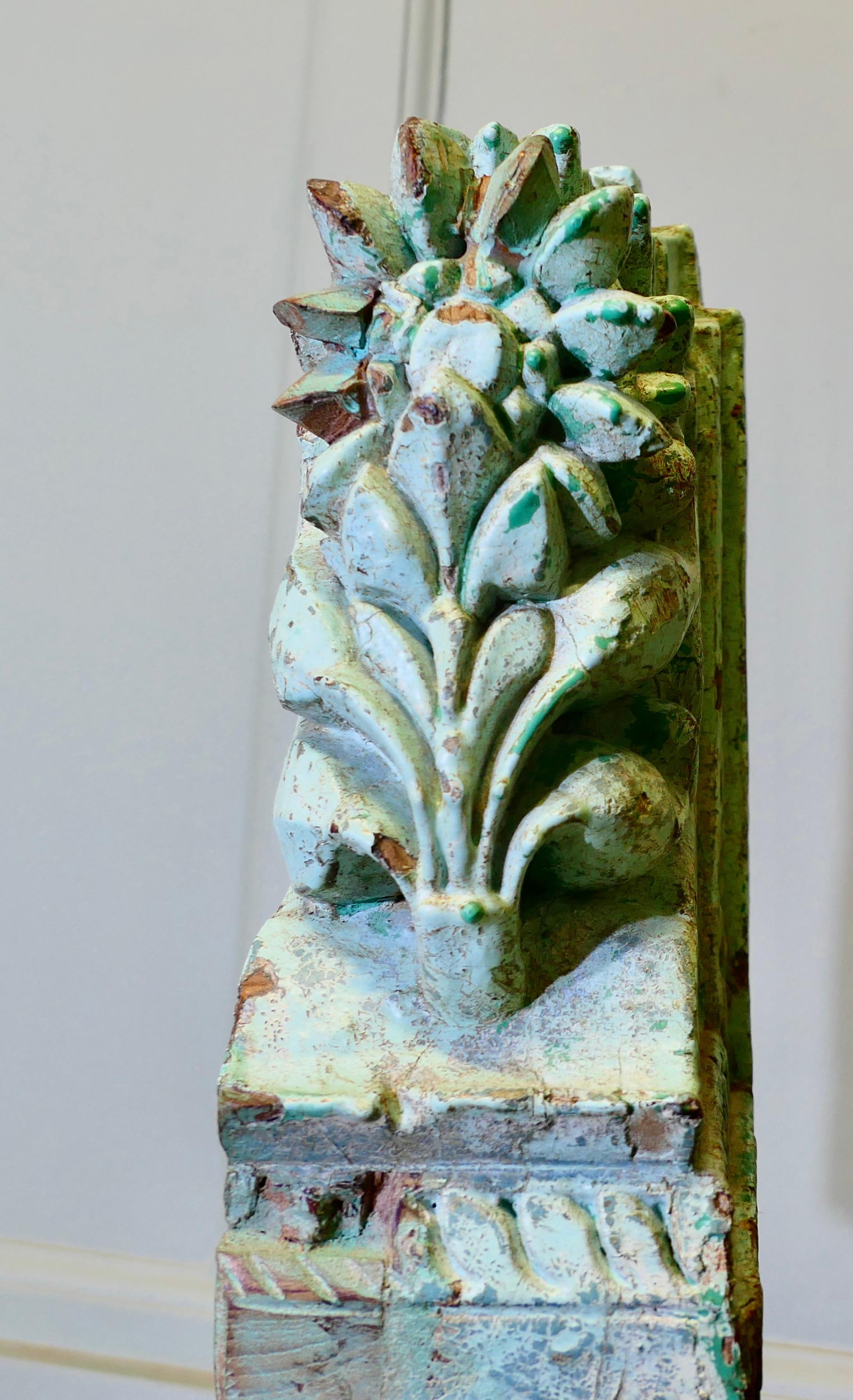 Ancienne décoration de toit architecturale indienne en bois sculpté    Une belle pièce en vente 1