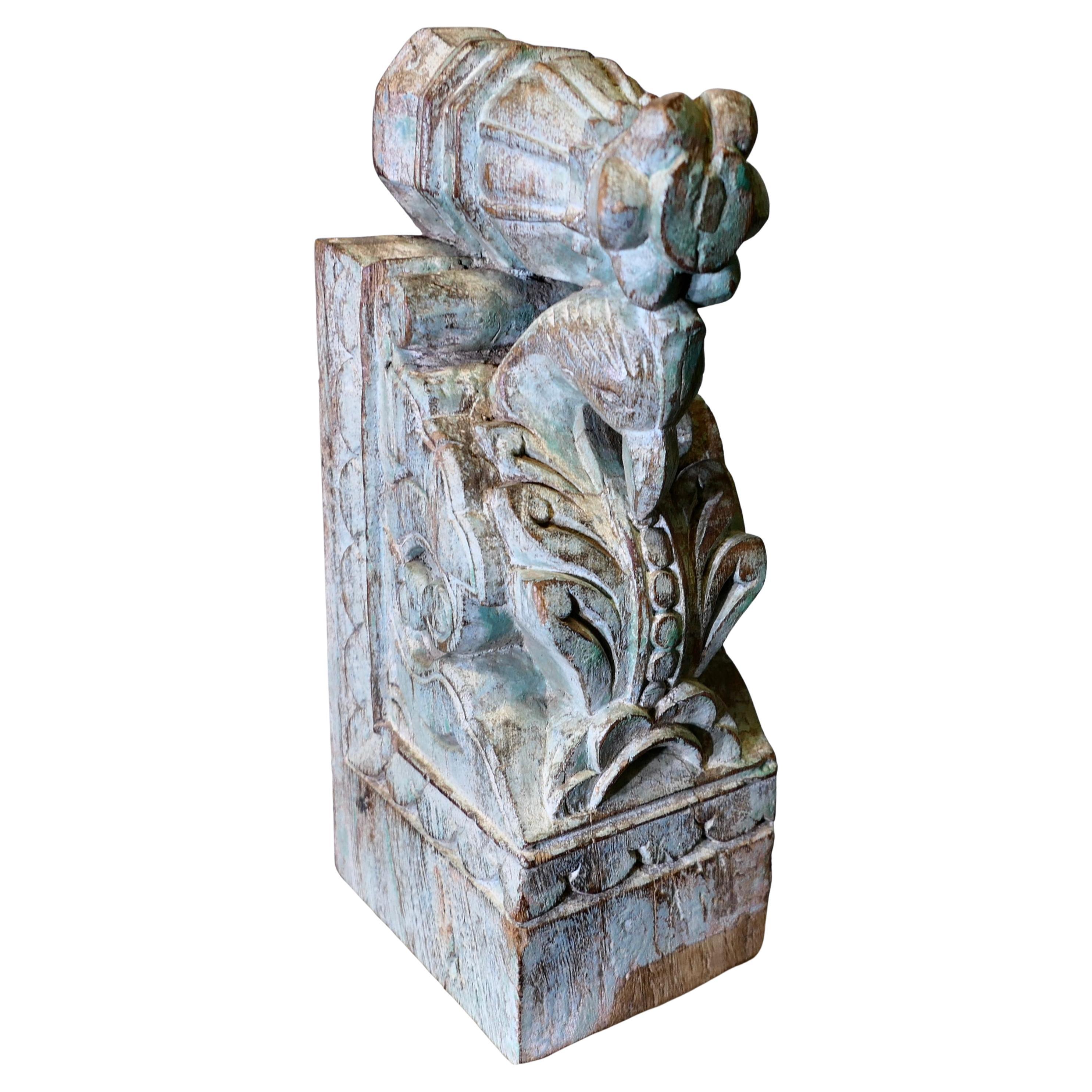 Antica decorazione architettonica indiana in legno intagliato del tetto    Un pezzo bellissimo in vendita