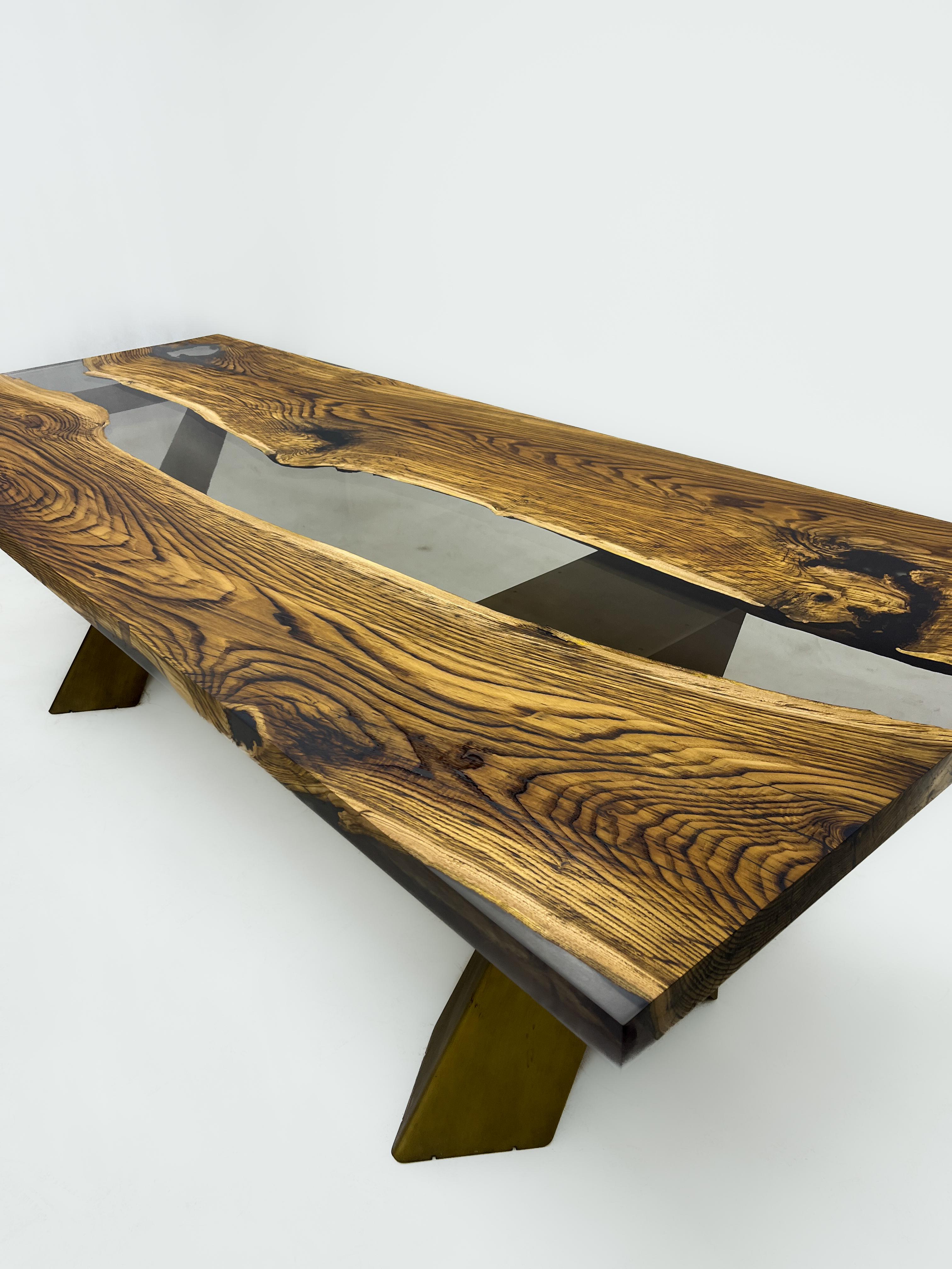 Mesa de comedor fluvial de madera con resina epoxi - Mesa fluvial a medida Siglo XXI y contemporáneo en venta