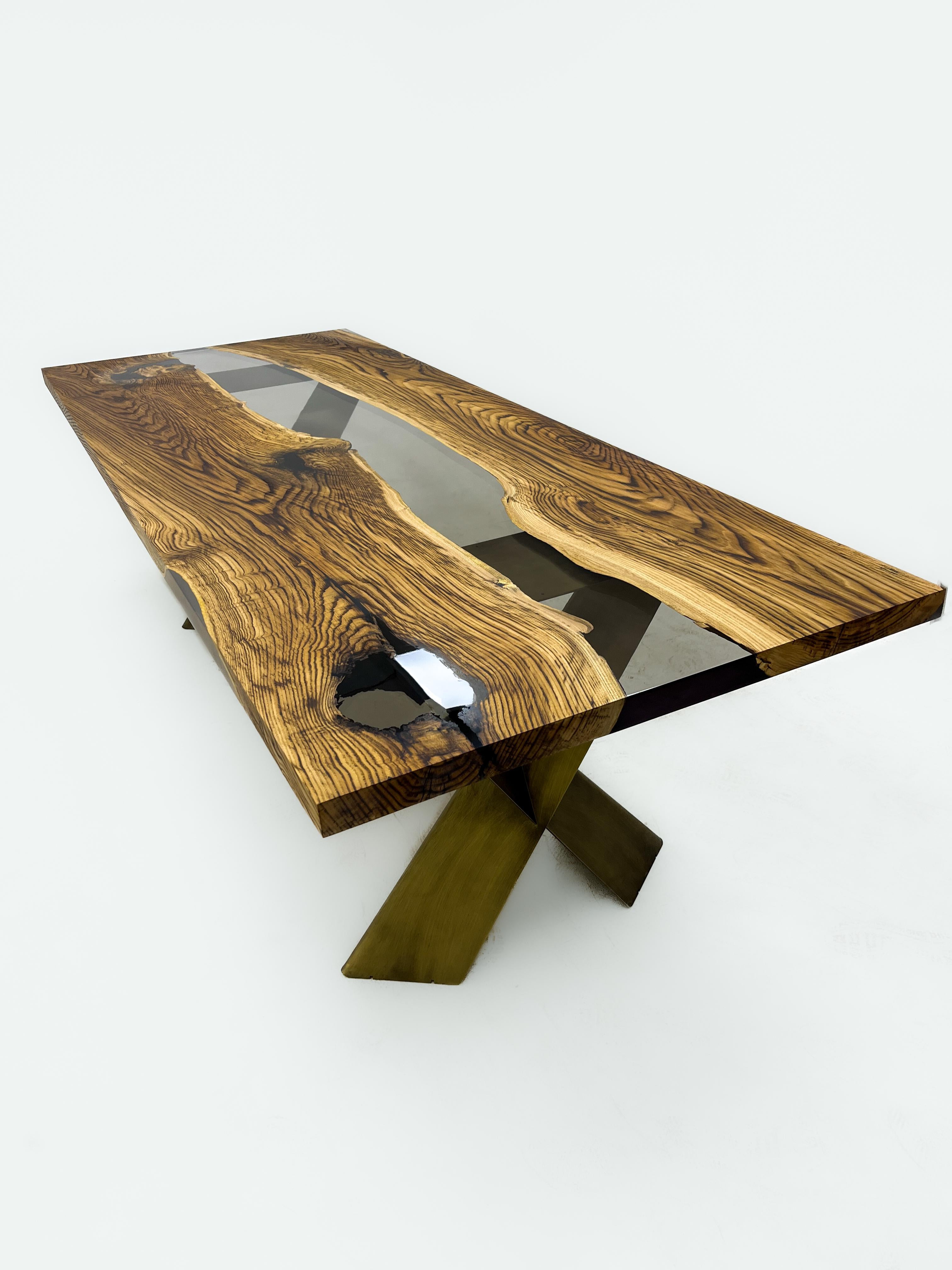 Mesa de comedor fluvial de madera con resina epoxi - Mesa fluvial a medida Castaño en venta