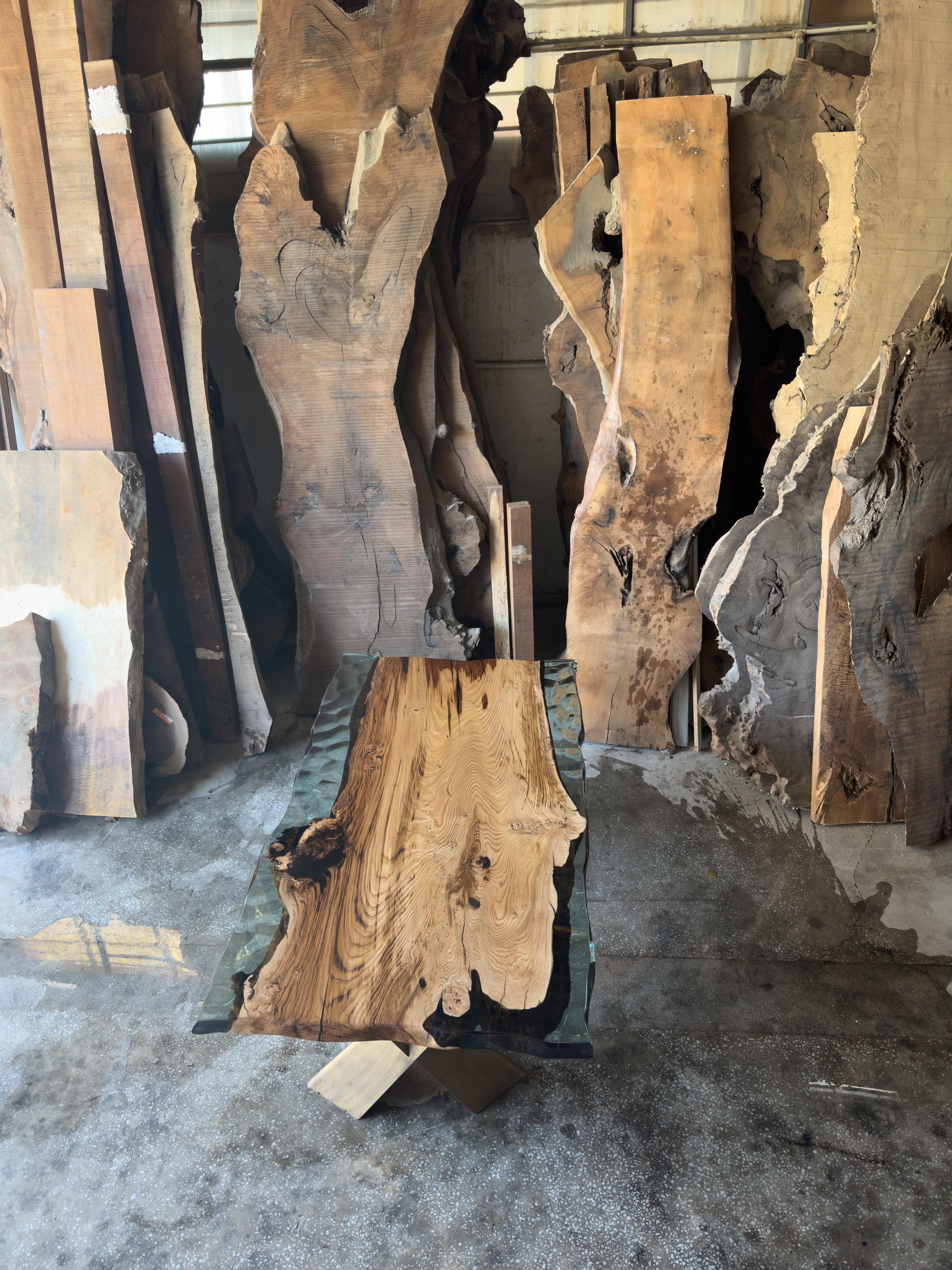 Ancient Chesnut Epoxy Resin Holz Live Edge Fluss Esstisch (21. Jahrhundert und zeitgenössisch) im Angebot