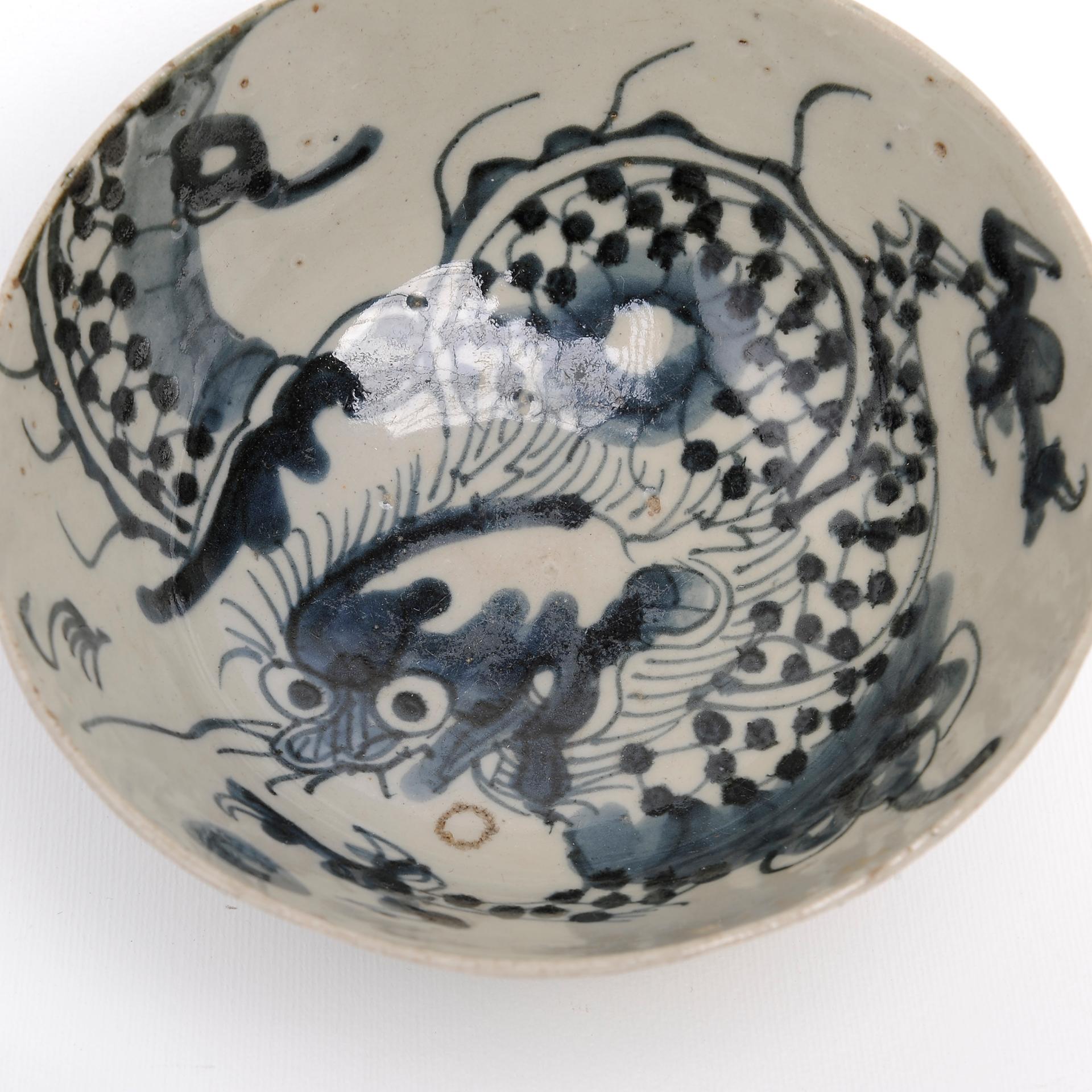 20th Century Ancient Japanese Bowl with Dragon For Sale