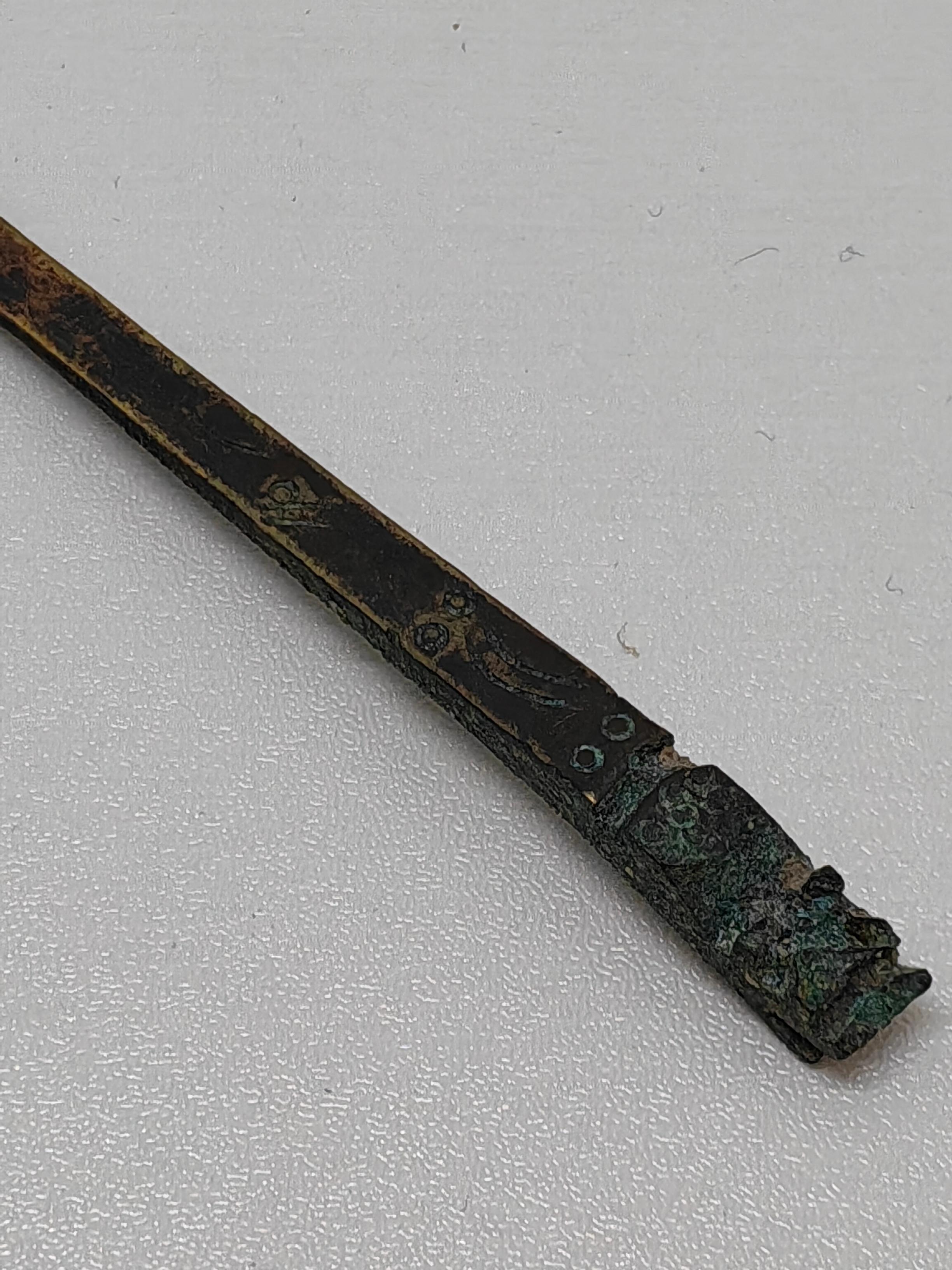 Ancient Chinese China Bronze Dragon Head Hairpin In Fair Condition For Sale In PUTNEY, NSW