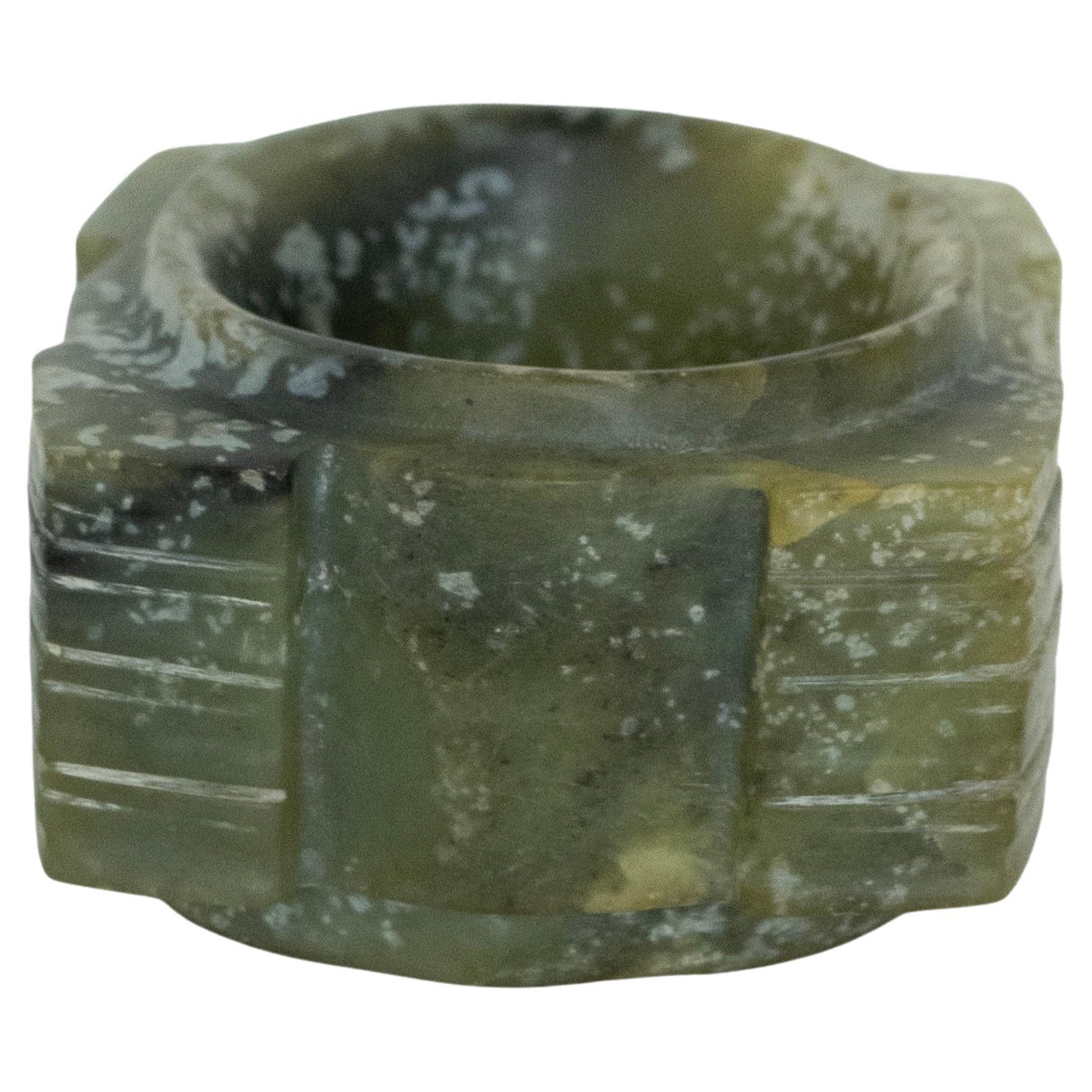 Ancient Chinese Neolithic Cong (Nephrite Jade) Carved Ritual Tube Early Style en vente