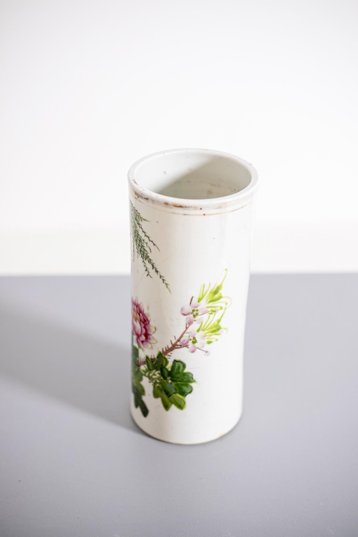Porcelain vase, polychrome Chinese decoration with characters and ideograms. This vase was created at the end of the 19th century, made entirely of durable white porcelain, with decoration.
The vase depicts a natural scene: one can see a deep