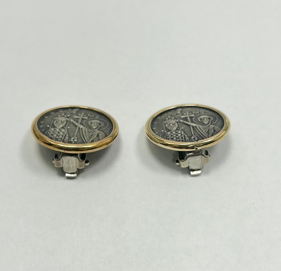 Pendientes de clip para oreja de moneda antigua de 18 quilates en Excelente estado para la venta en New York, NY