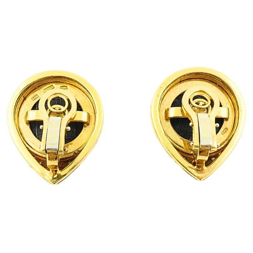 Donna Orecchini in oro 18k con monete antiche e rubino in vendita