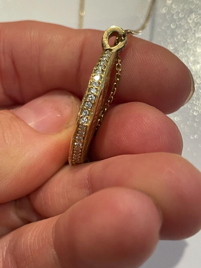  Pendentif de demi-coque Cléopâtre romain de l'époque antique en or jaune 22 carats et diamants Unisexe 