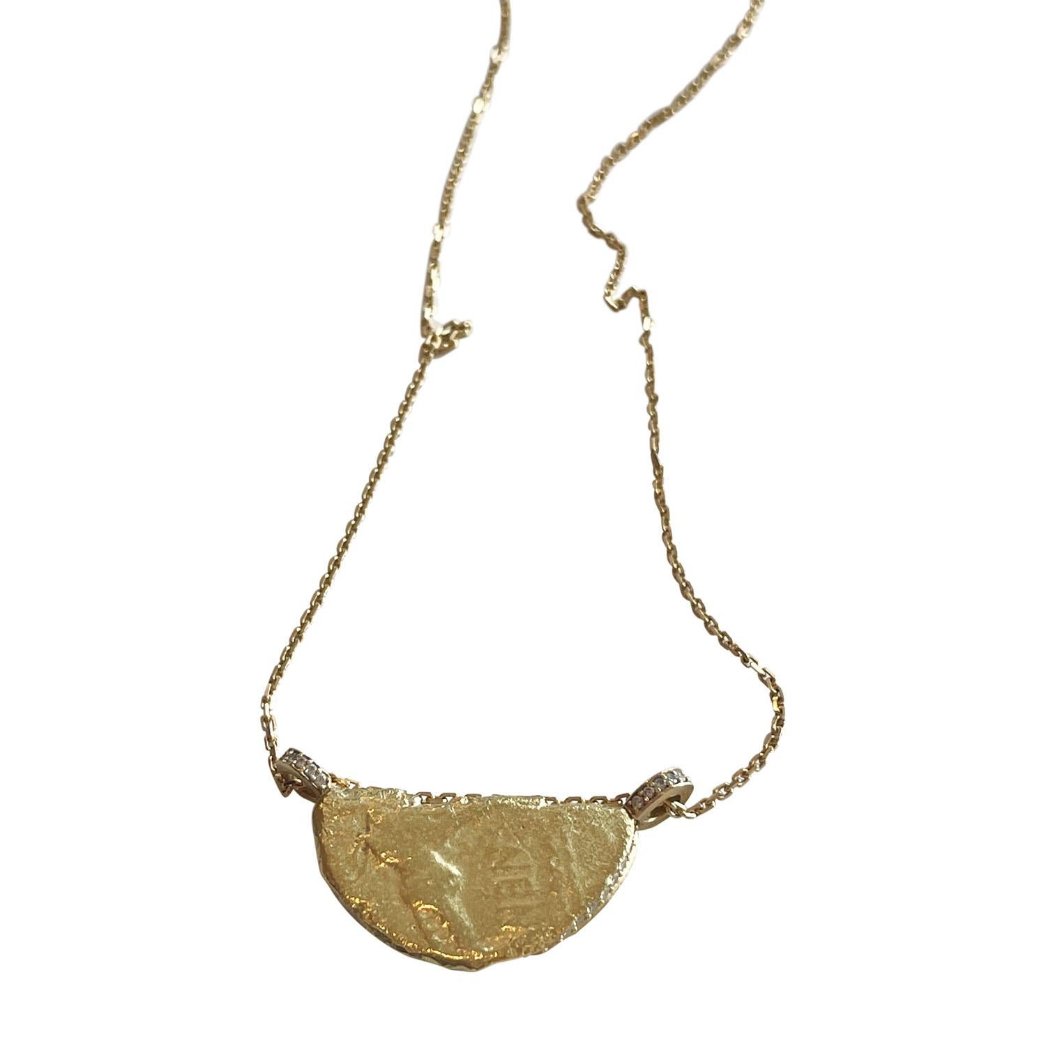 Pendentif de demi-coque Cléopâtre romain de l'époque antique en or jaune 22 carats et diamants 4