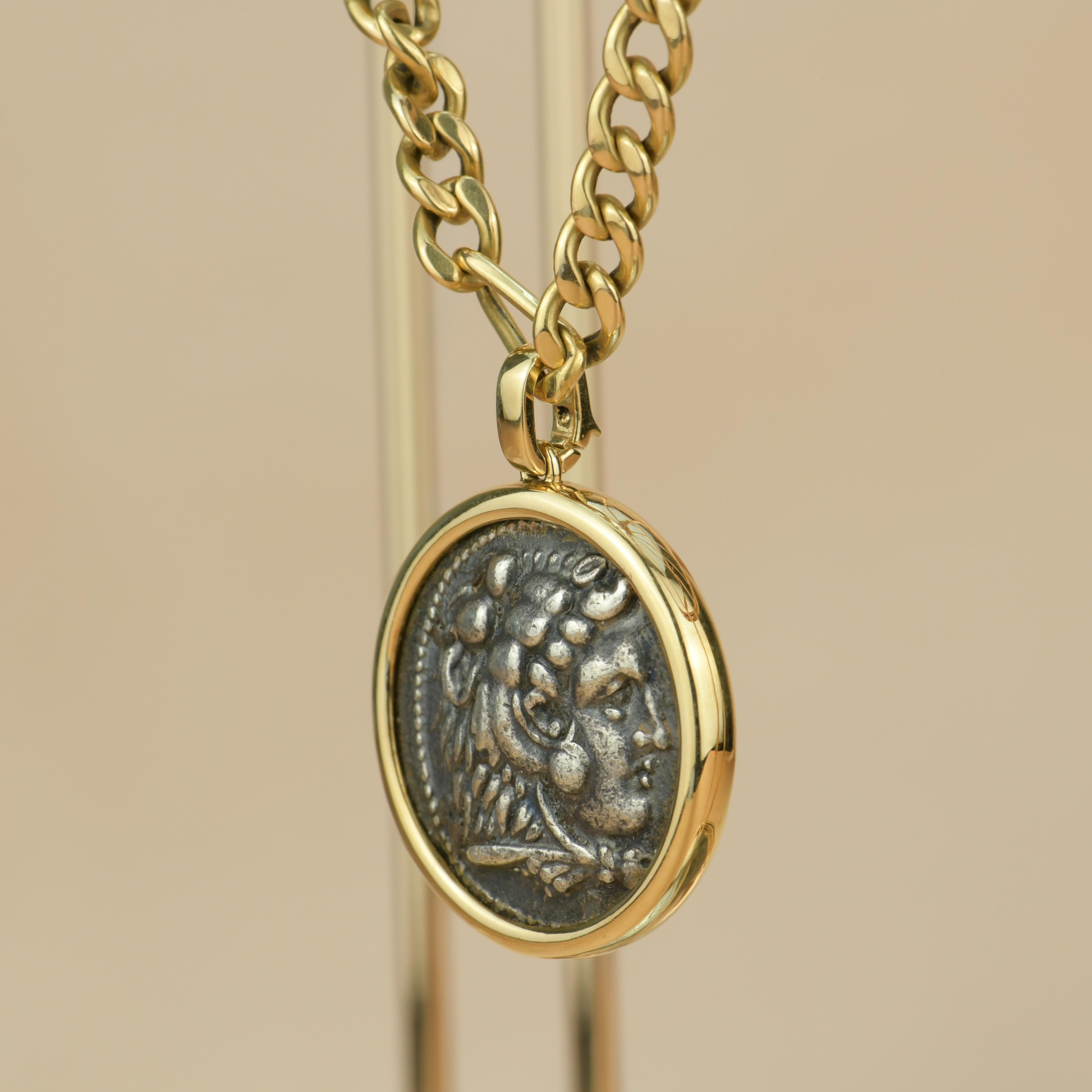 Antike Münze-Halskette mit Anhänger aus 18 Karat Gelbgold für Damen oder Herren im Angebot
