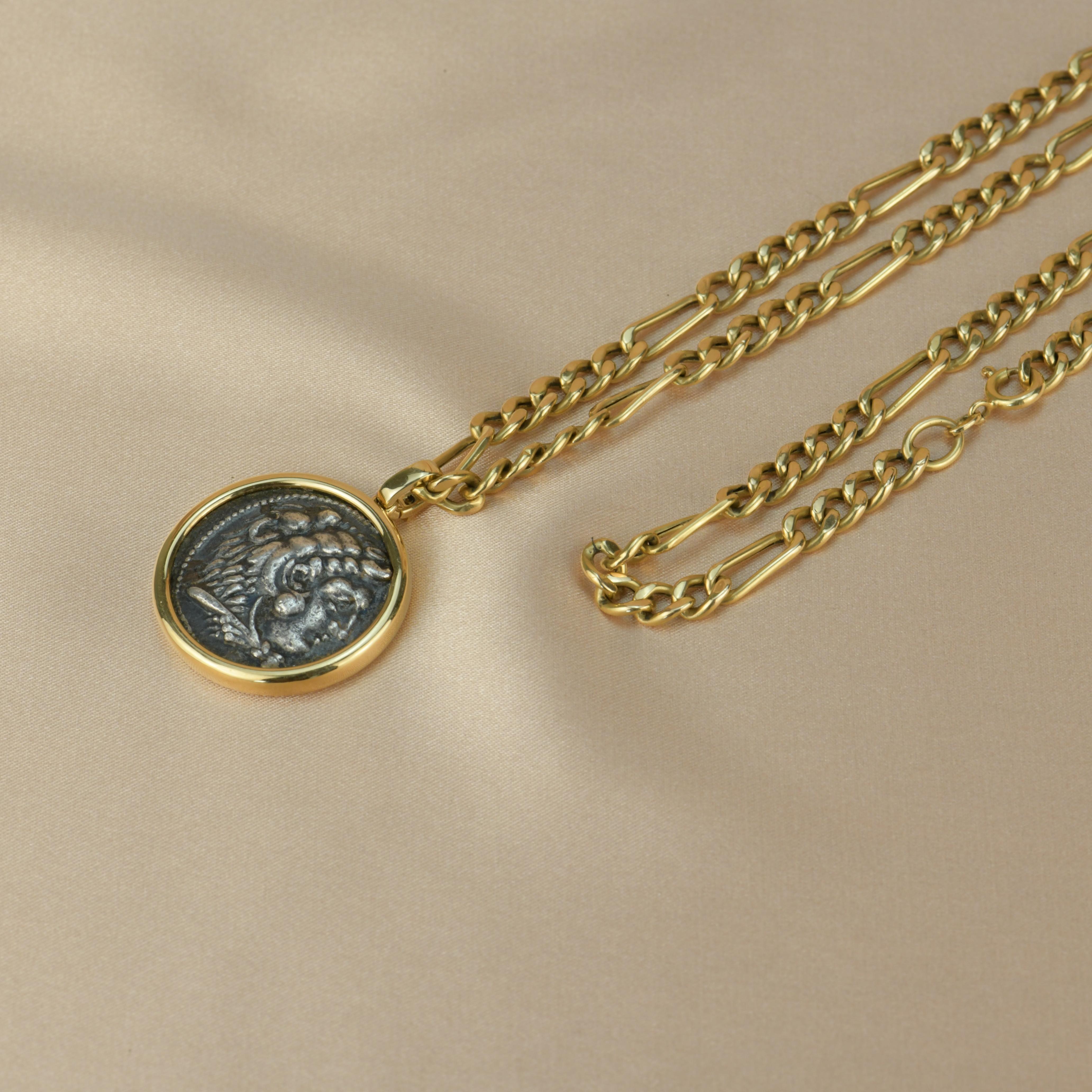 Antike Münze-Halskette mit Anhänger aus 18 Karat Gelbgold im Angebot 1