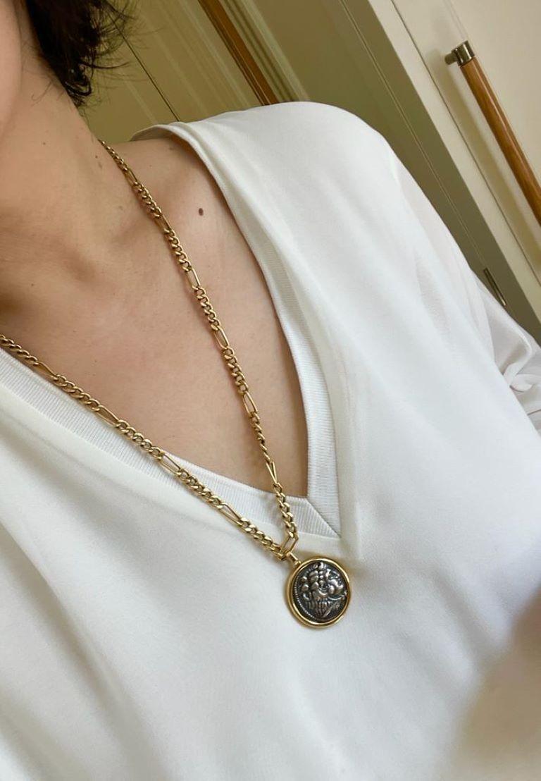 Ancient Coin Pendant Necklace in 18K Yellow Gold For Sale 3