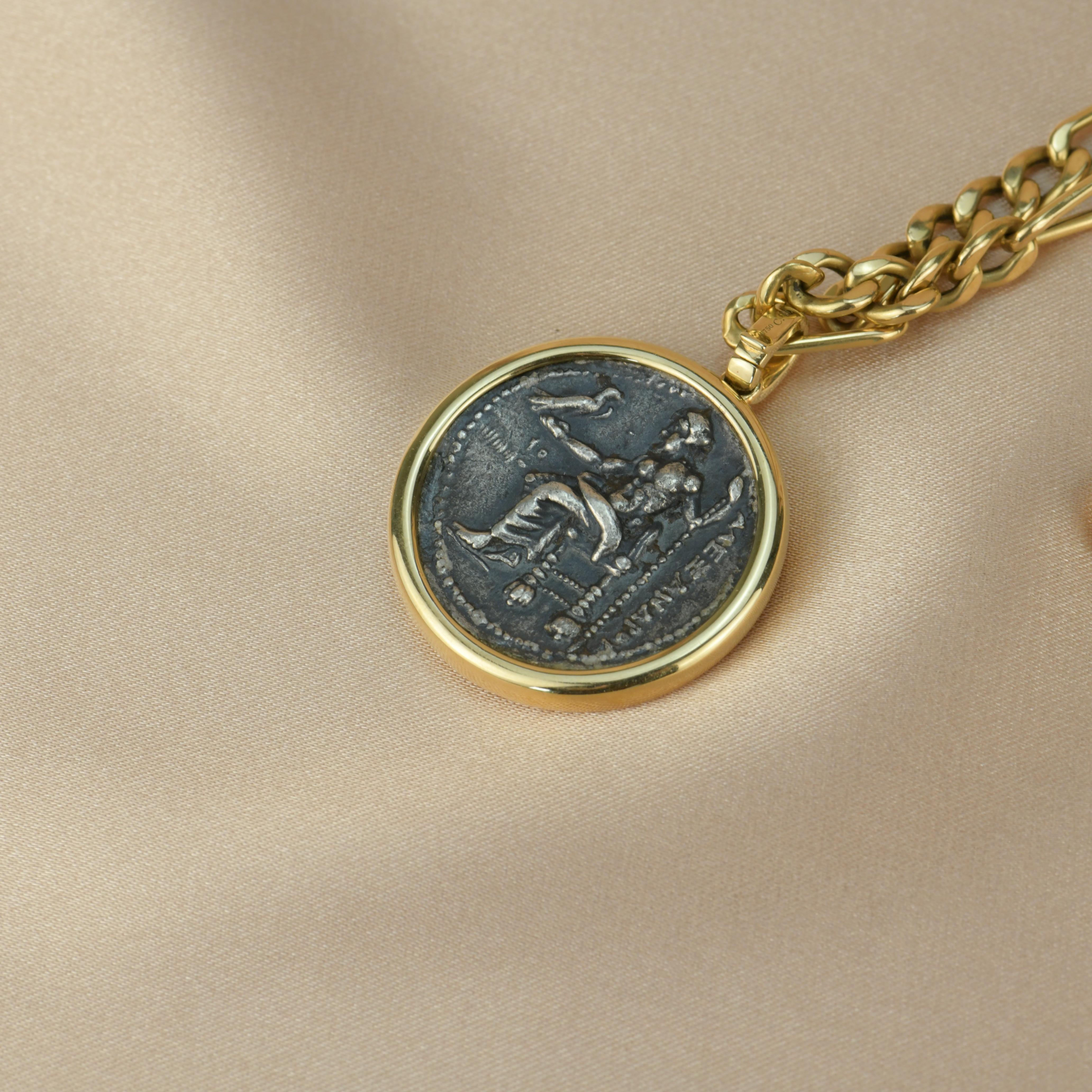 Ancient Coin Pendant Necklace in 18K Yellow Gold For Sale 1