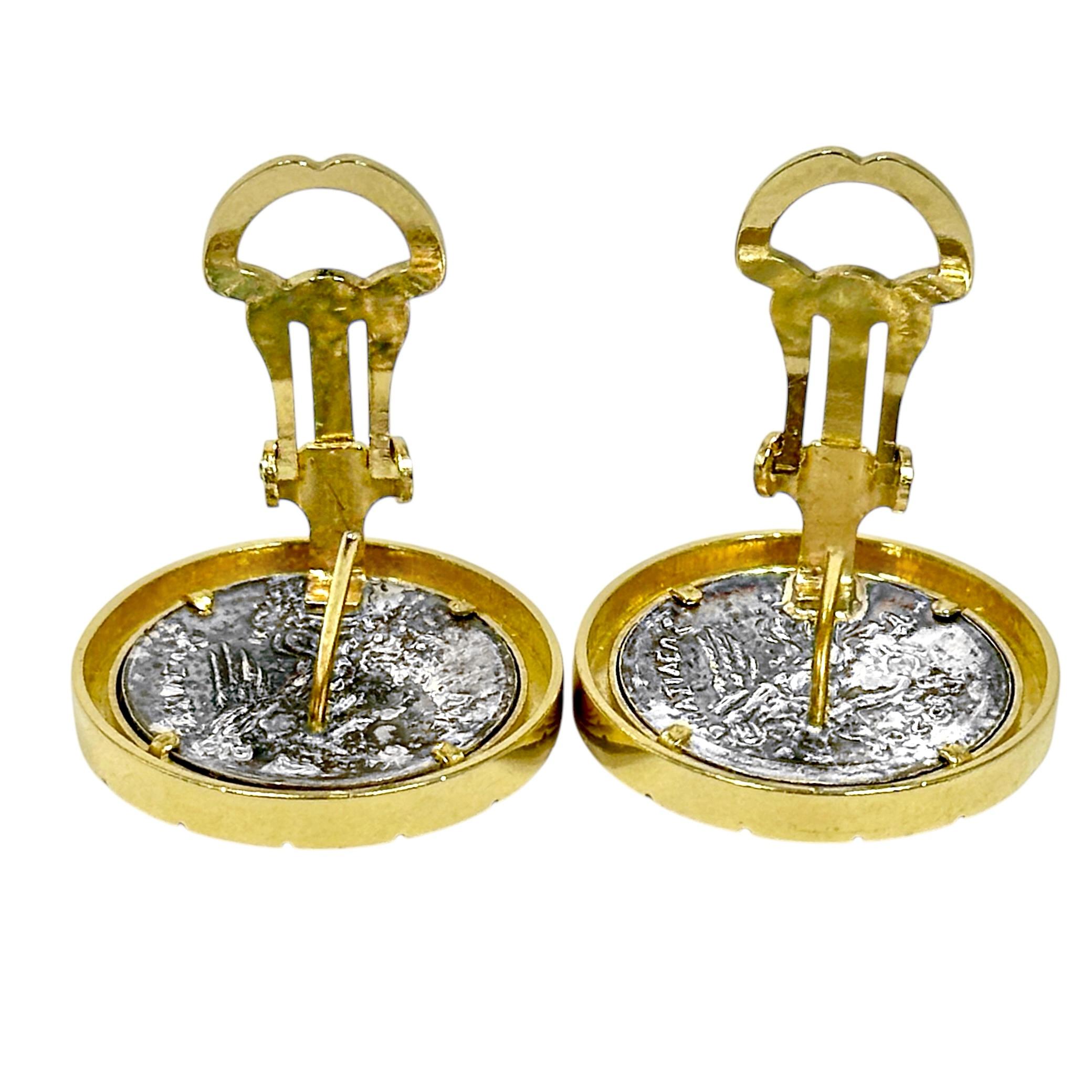 Boucles d'oreilles en hommage aux pièces de monnaie antiques avec cadre de clé grecque en or jaune 14K en vente 1