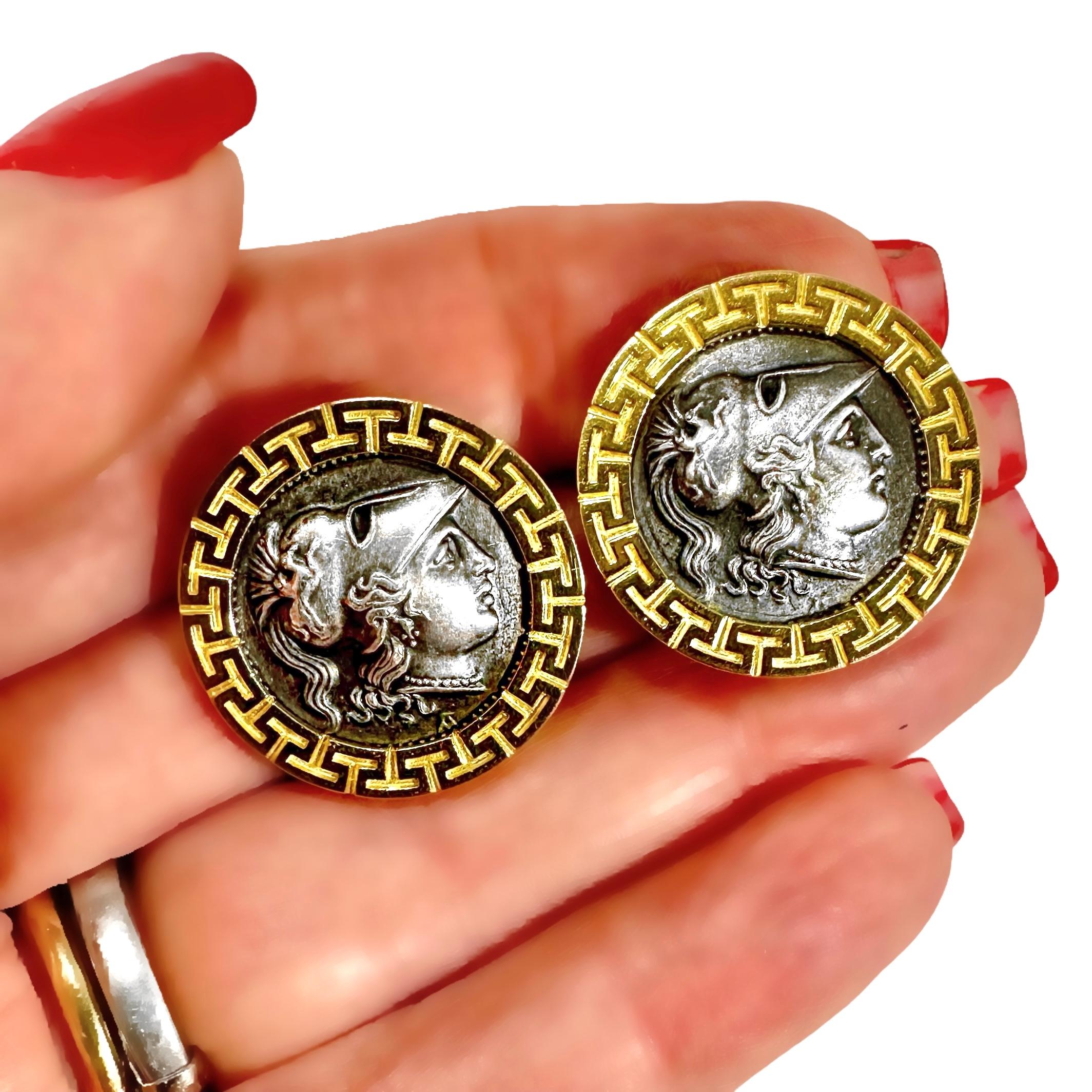 Boucles d'oreilles en hommage aux pièces de monnaie antiques avec cadre de clé grecque en or jaune 14K en vente 3