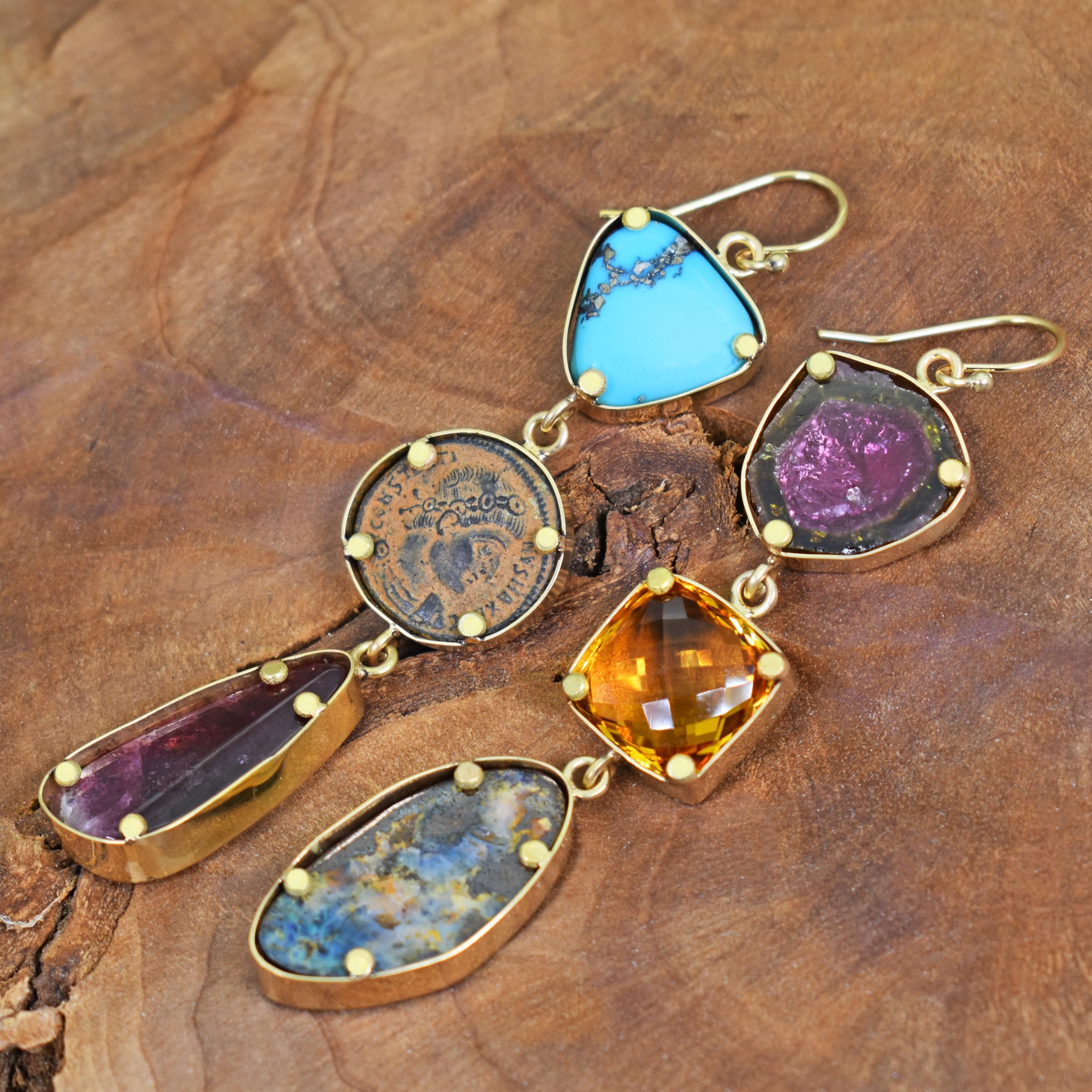 Boucles d'oreilles pendantes en or 18 carats avec pièces de monnaie anciennes, turquoises, opales et tourmalines Neuf - En vente à Naples, FL