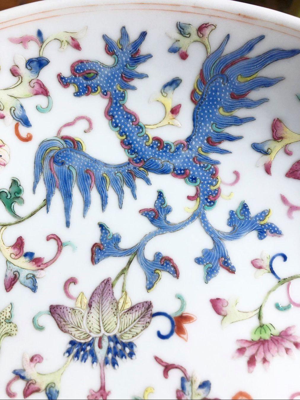Chinese Ancient Collection Guangxu Dynasty Phoenix Hand Painted Motives, circa 1900